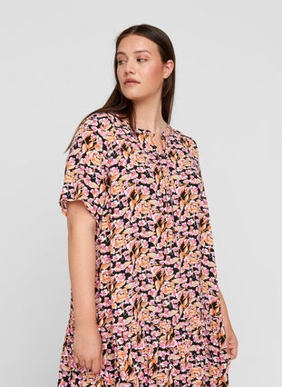 Short-sleeved viscose dress with print, Pink Flower on Black, Model image number 2