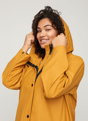 Rain coat with a hood and pockets, Spruce Yellow, Model image number 2