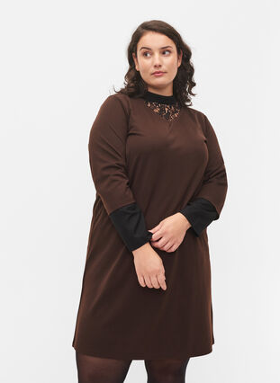 Plain dress with v neck and 3/4 sleeves, Coffee Bean, Model image number 0