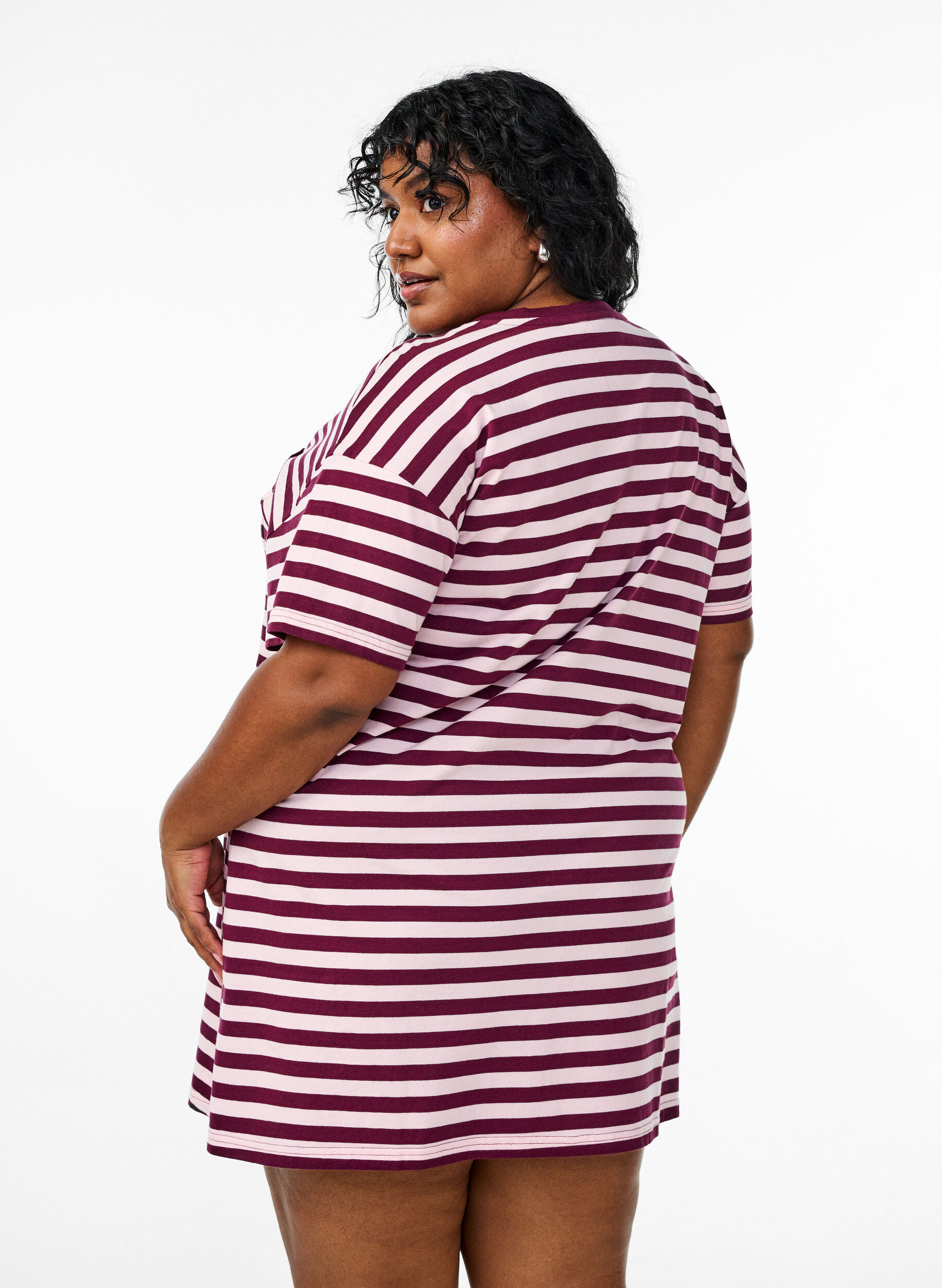 Zizzifashion Long night t-shirt in organic cotton with stripes, Red, Model image number 2