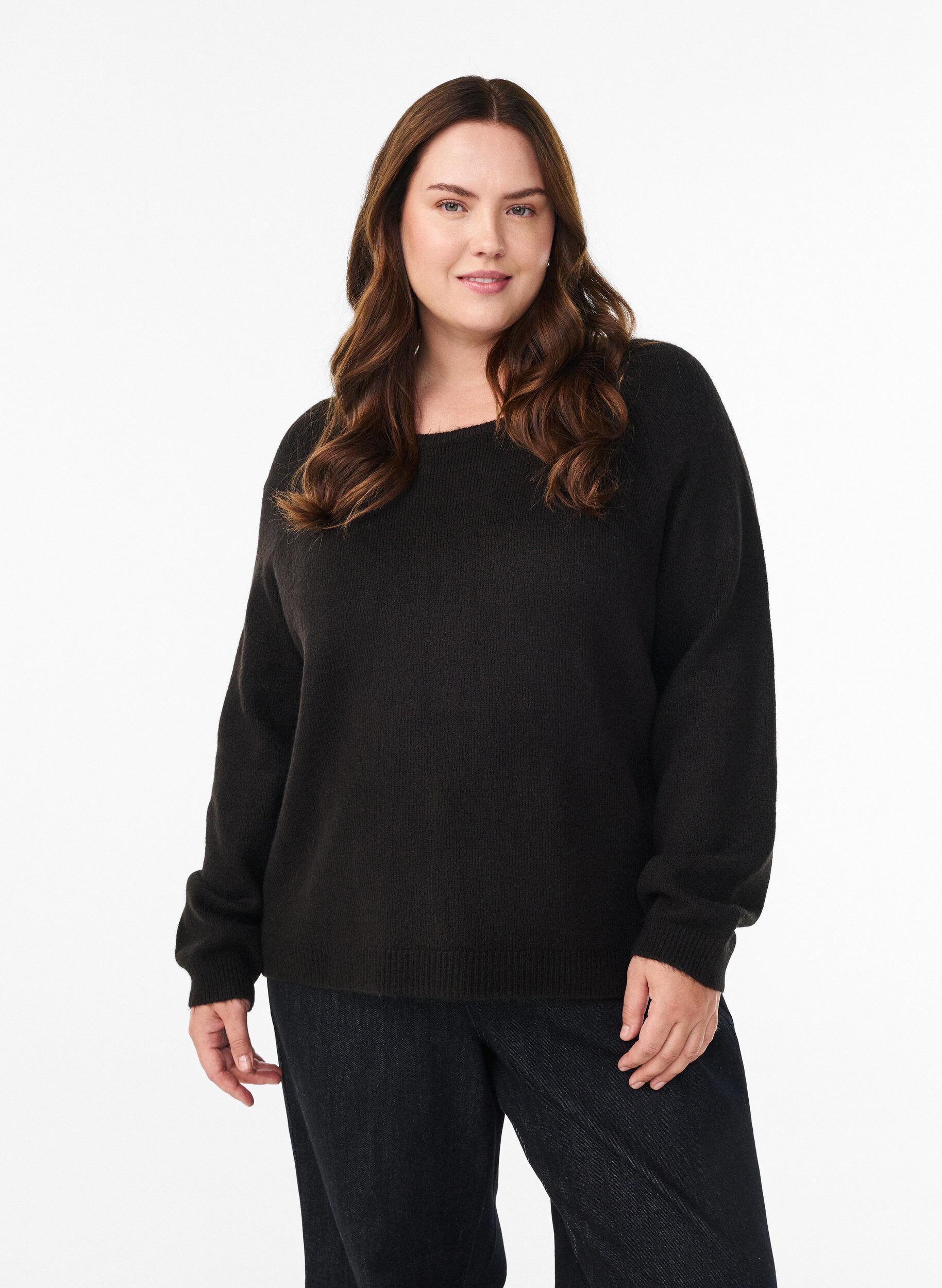 Soft knit with a round neck, Black, Model