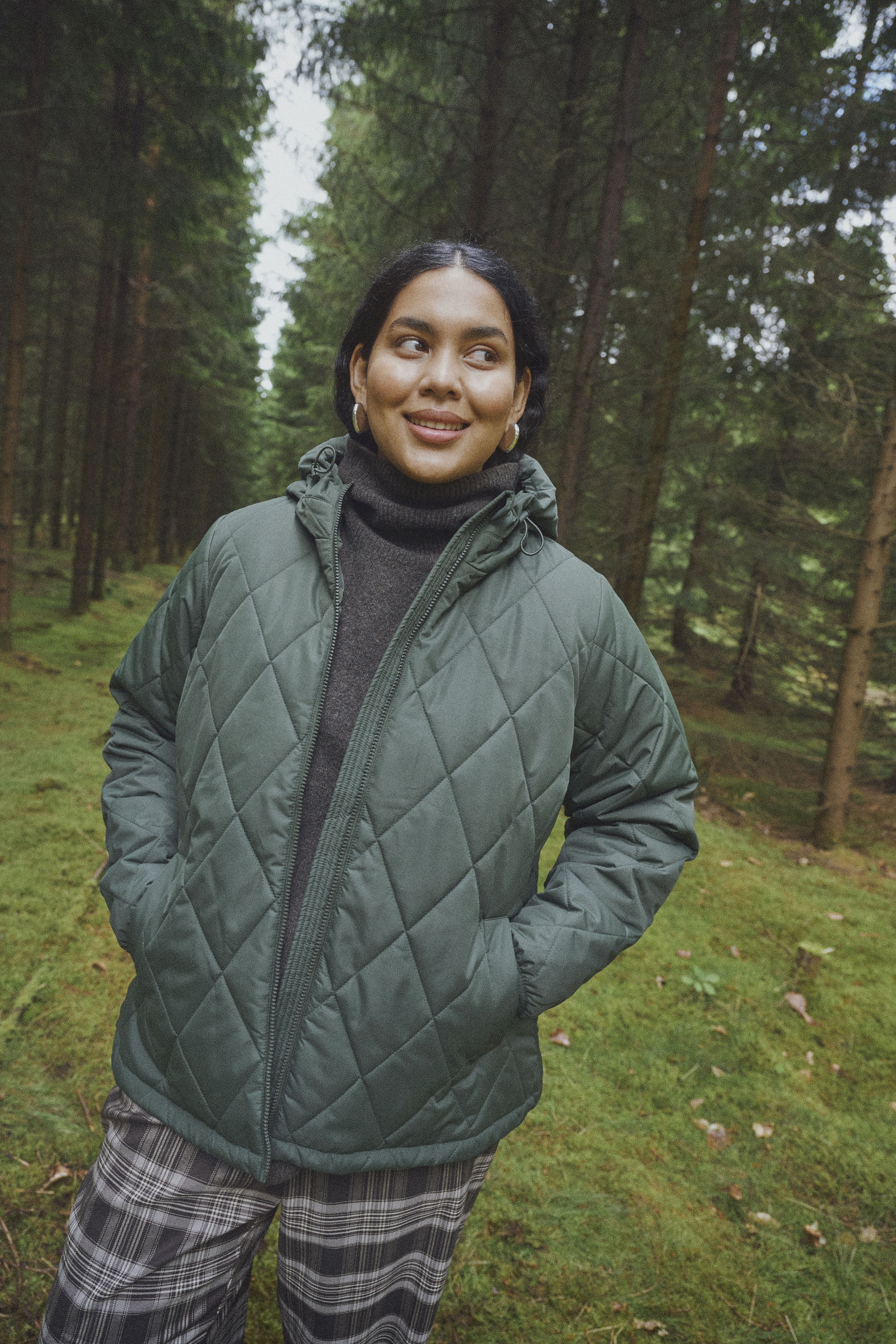 Nature-inspired and relaxed style, , Model