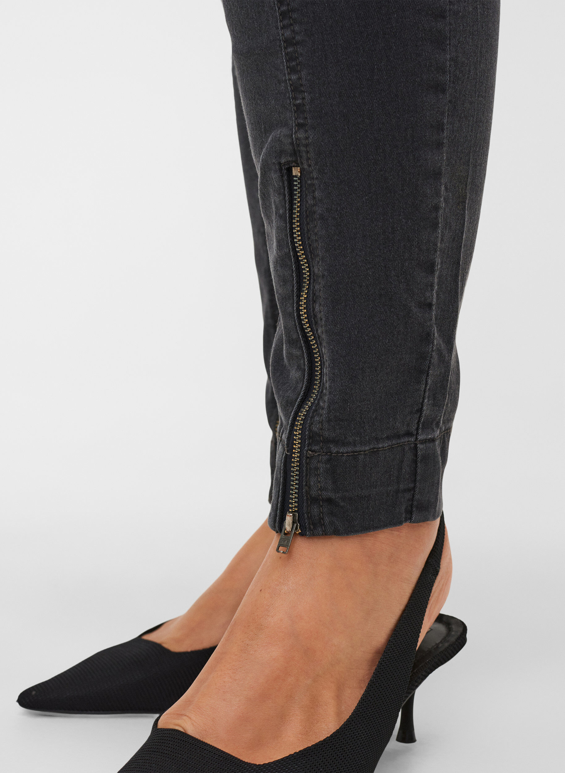 Zizzifashion Jeggings with zip detail, Grey Wash, Model image number 3