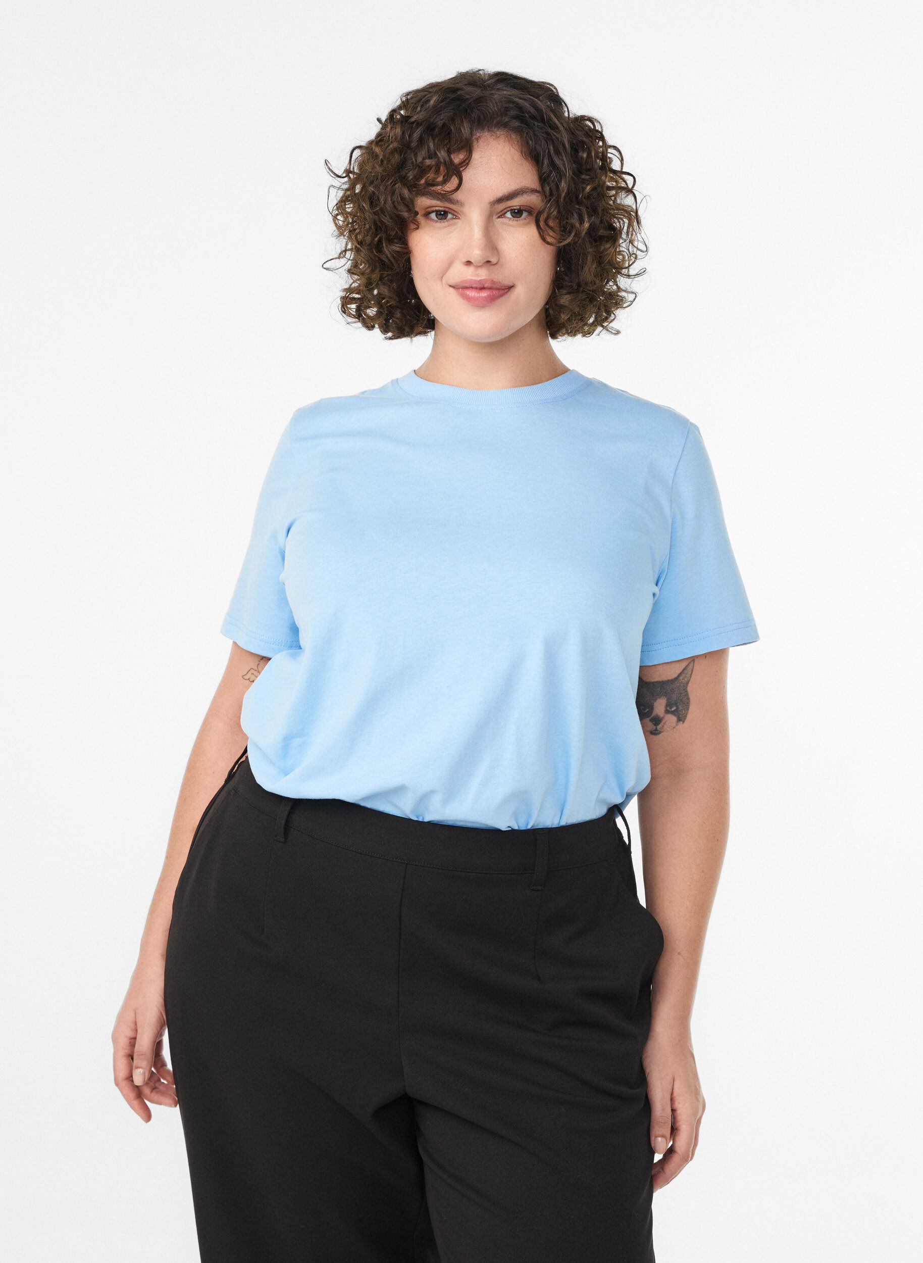 Basic cotton T-shirt with round neck, Blue, Model