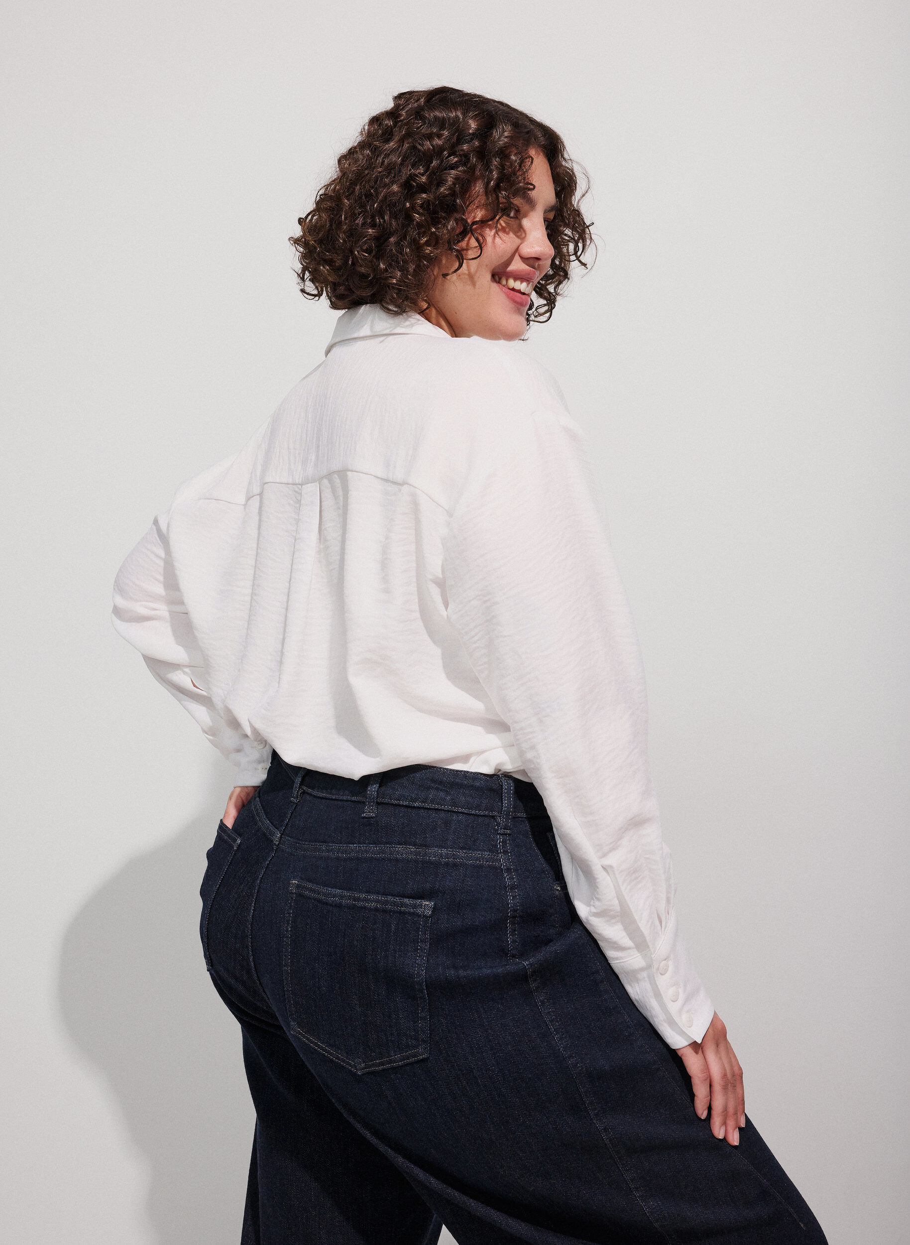 ZizzifashionLoose shirt with V-neck, White, Model image number 2