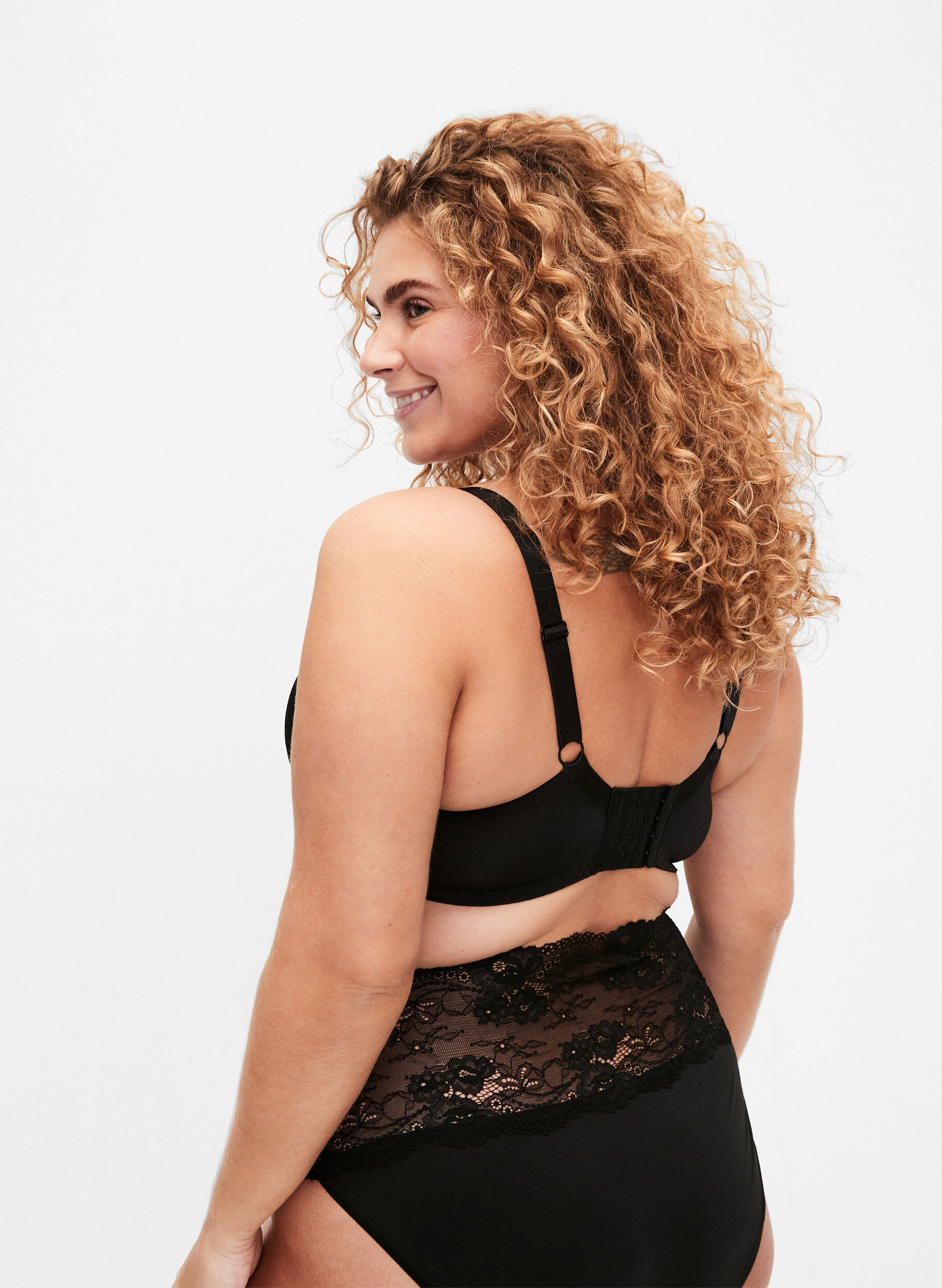 Zizzifashion Moulded bra with lace, Black, Model image number 1