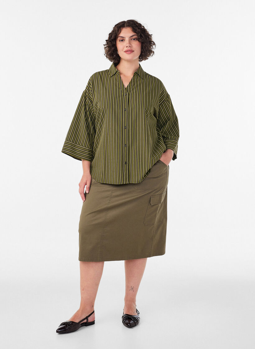 Loose striped shirt with 3/4 sleeves, Green, Model