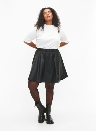Imitated leather skirt with loose fit, Black, Model image number 3