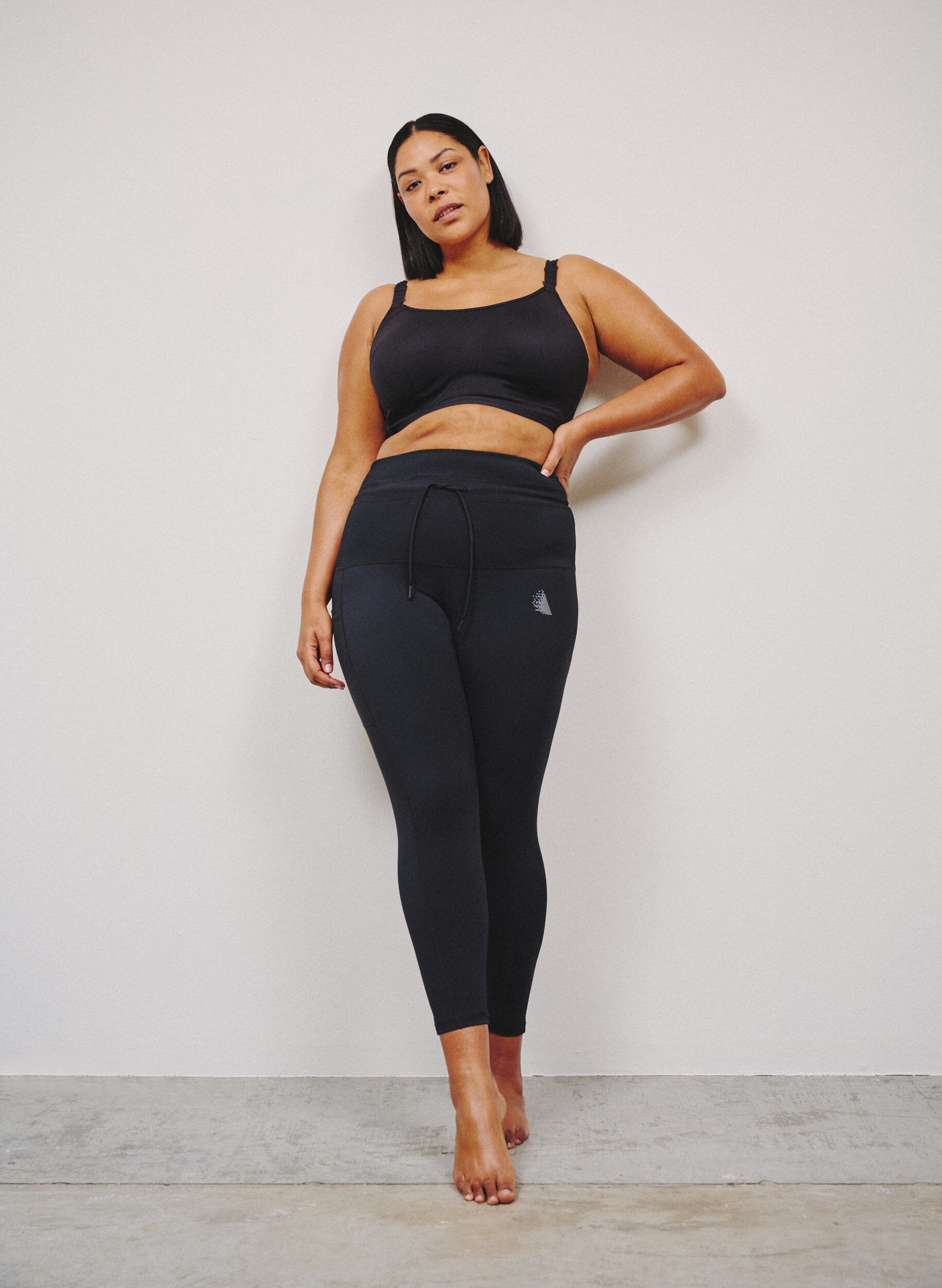 Zizzifashion High-waisted 7/8 training tights with a pocket., Black, Image image number 0