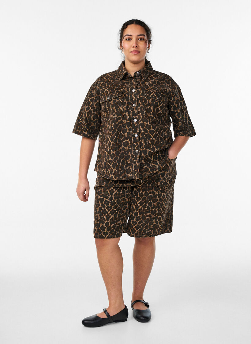 Leopard print denim Bermuda shorts, Brown, Model image number 1