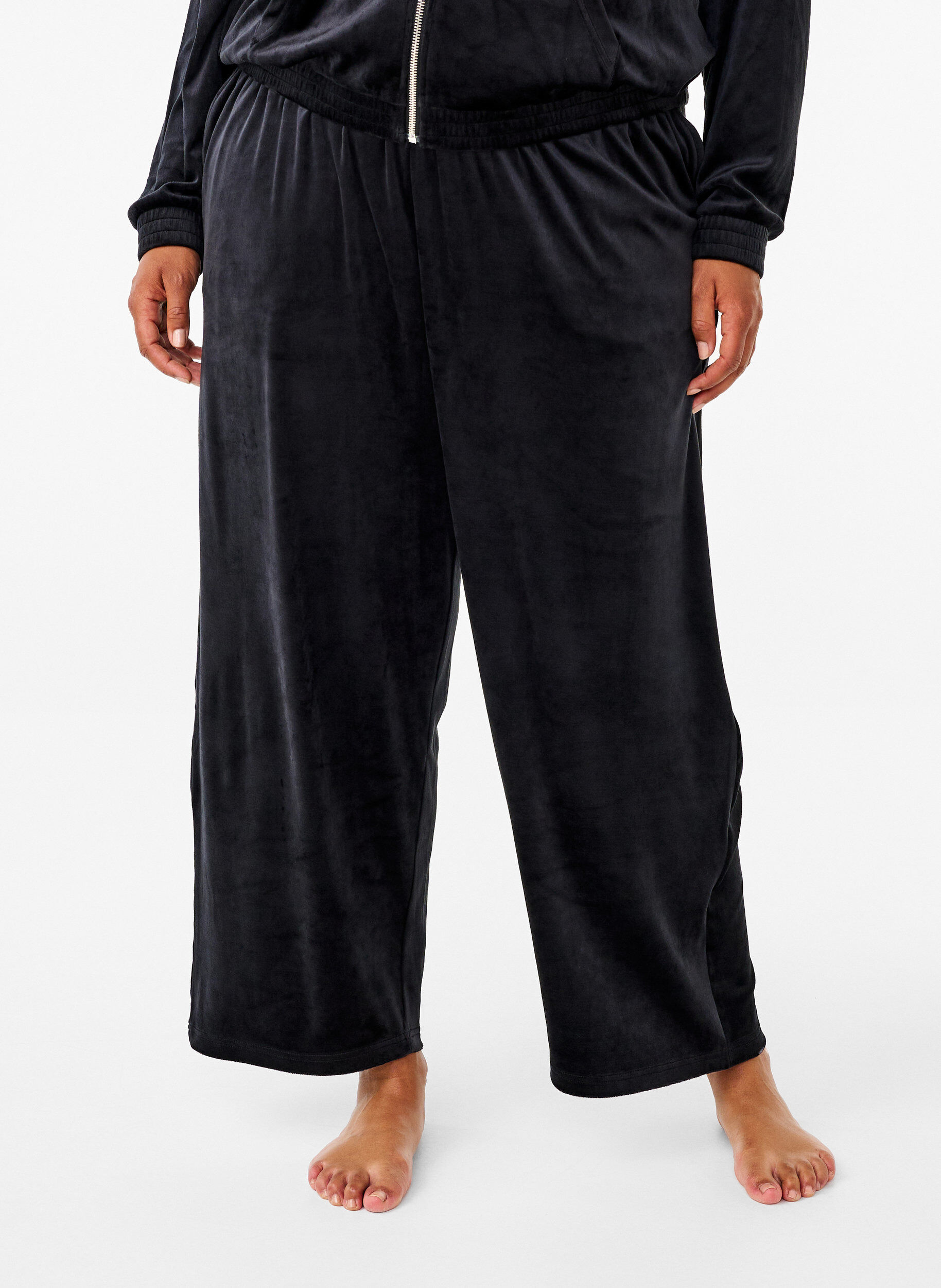 Zizzifashion Loose velour trousers, Black, Model image number 2
