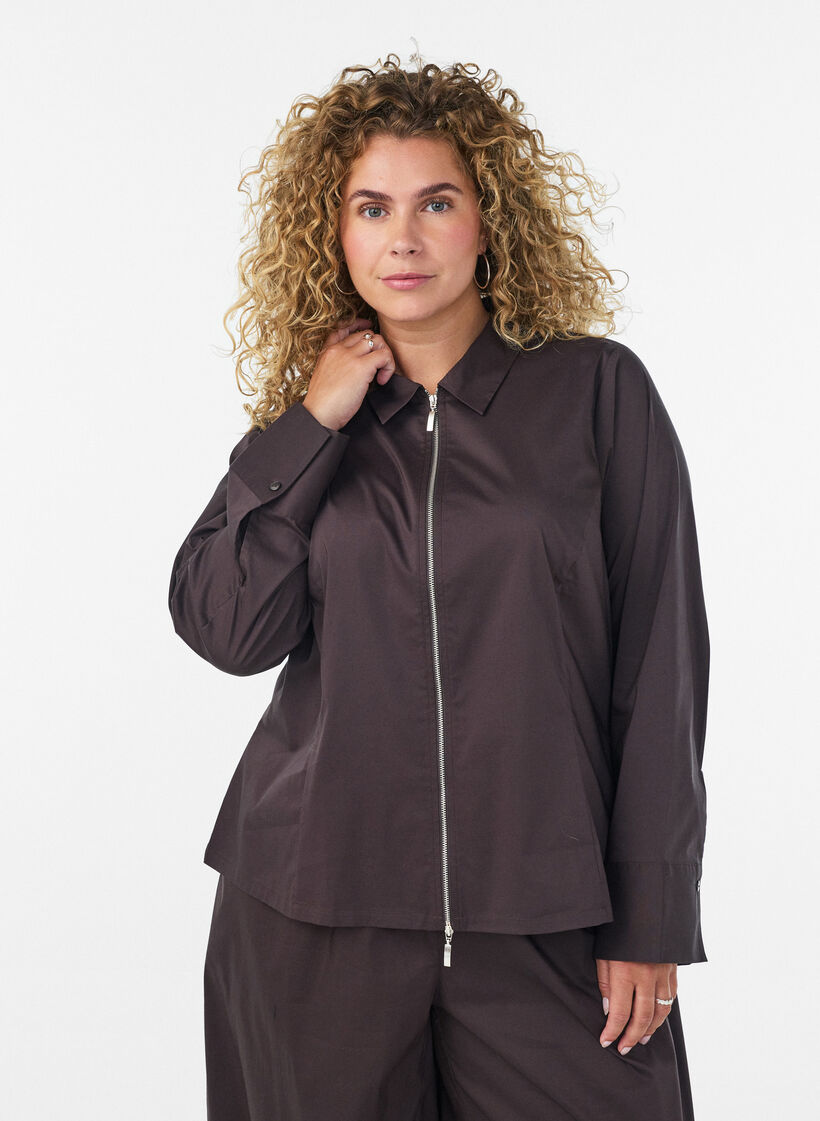 Short shirt with a two-way zip, Brown, Model