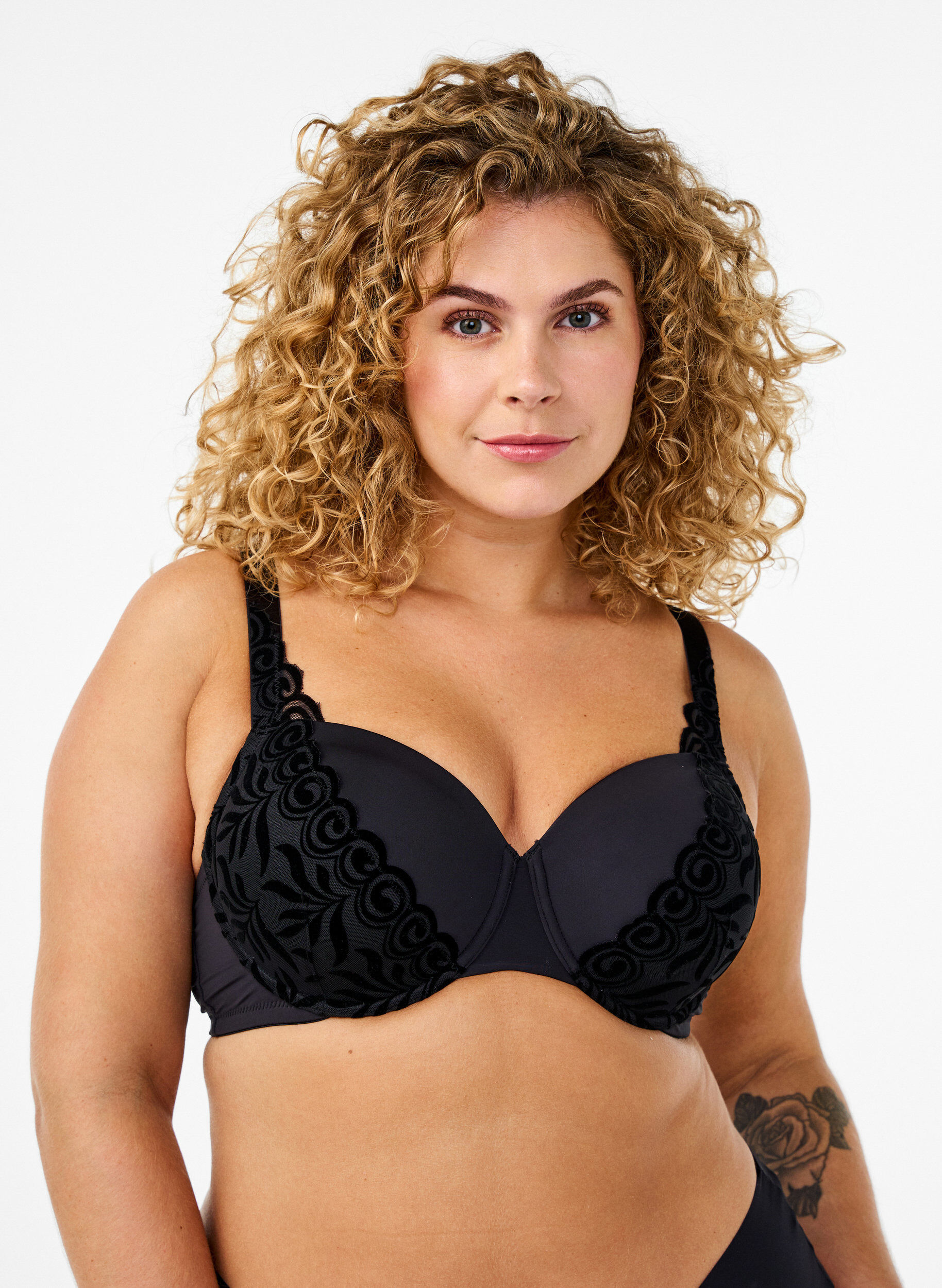 Zizzifashion Moulded bra with velvet pattern, Black, Model image number 0