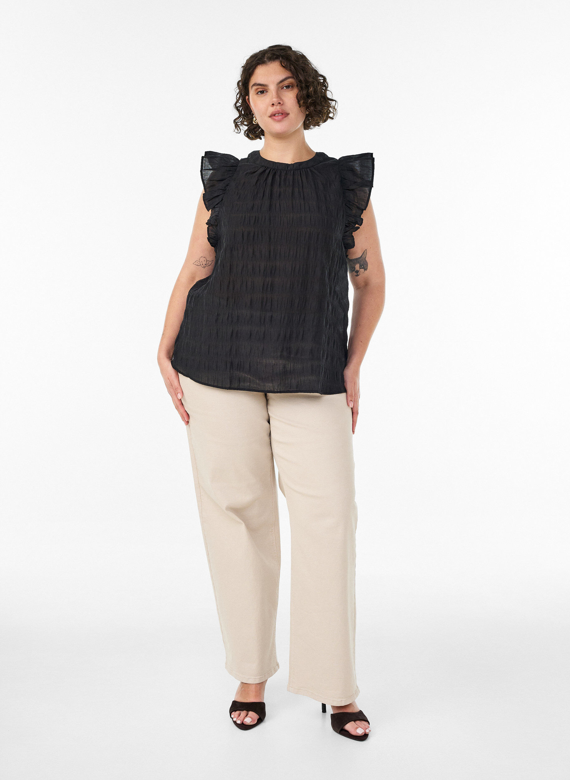 Zizzifashion Sleeveless blouse with texture and ruffles, Black, Model image number 1