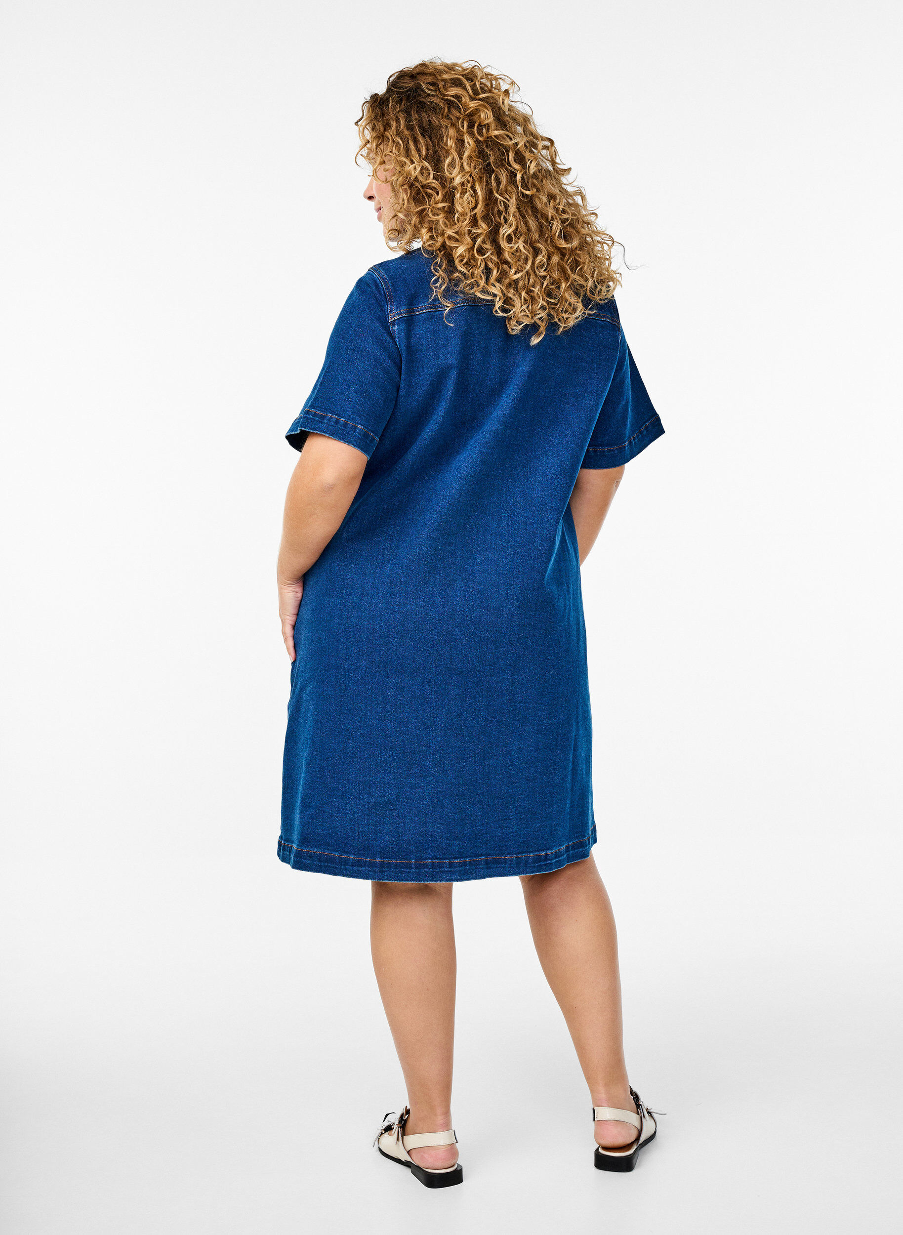 Zizzifashion Denim dress with buttons and short sleeves, Blue, Model image number 2