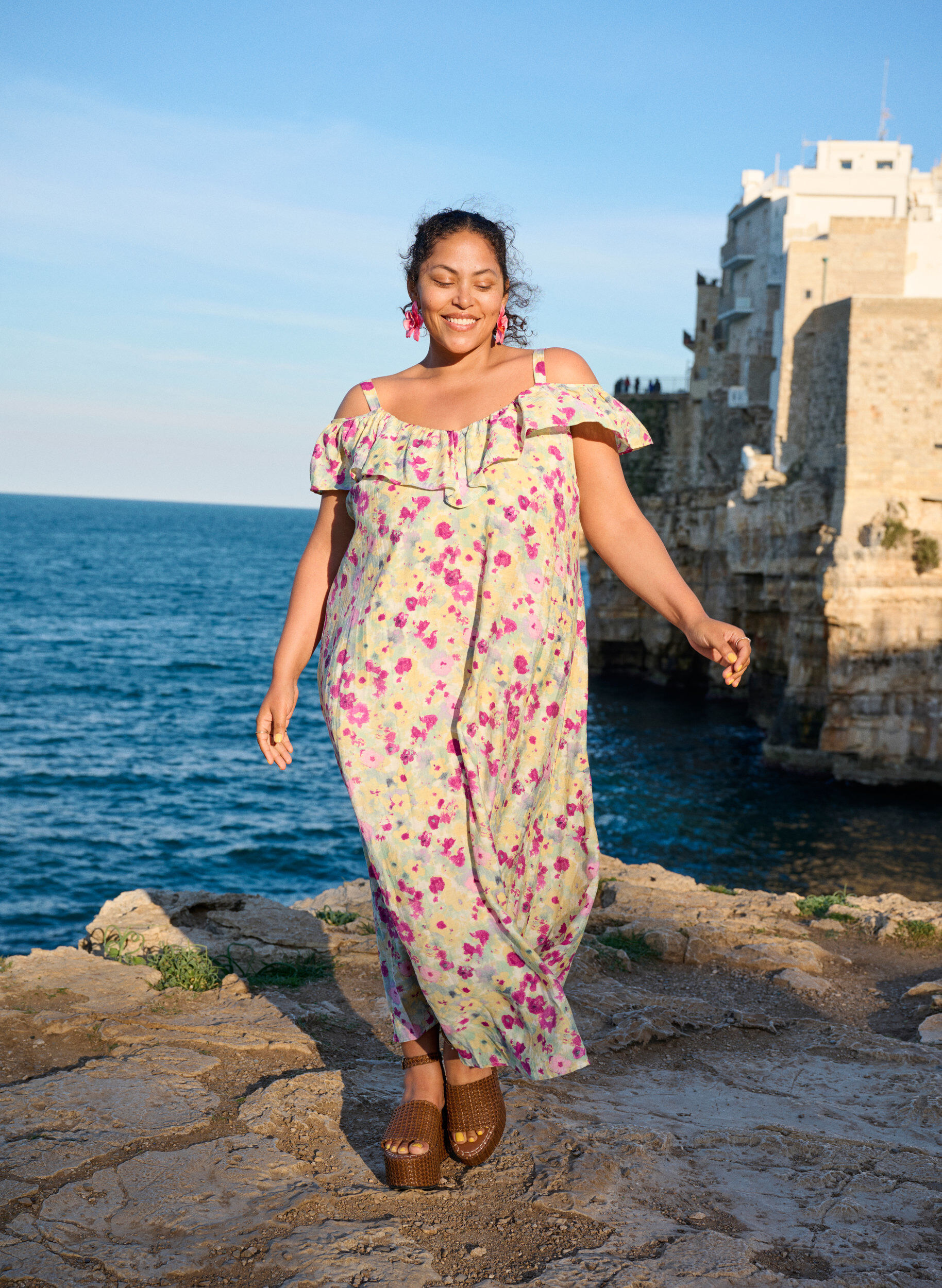 Zizzifashion Floral midi dress with off-shoulder ruffle, Vanilla, Image image number 0