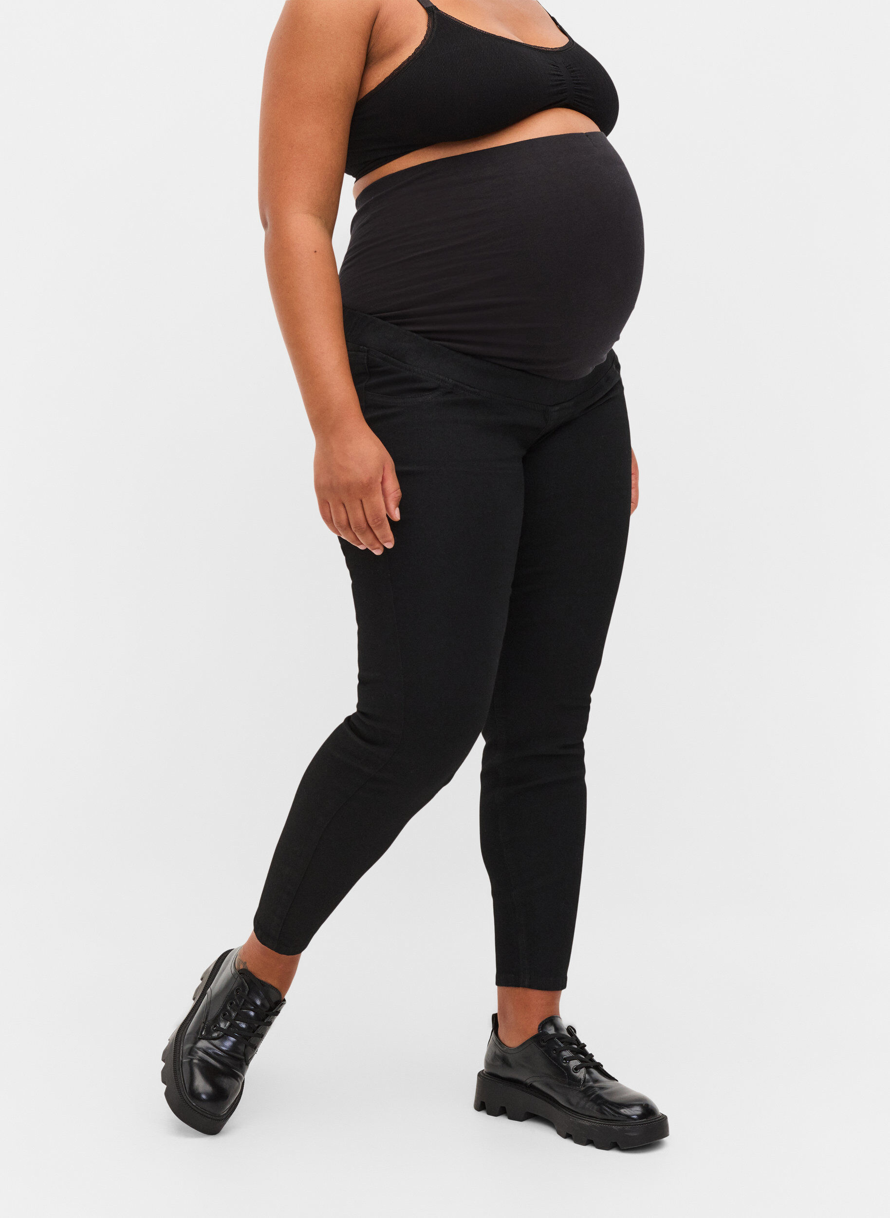 Zizzifashion Maternity jeggings with back pockets, Black, Model image number 2