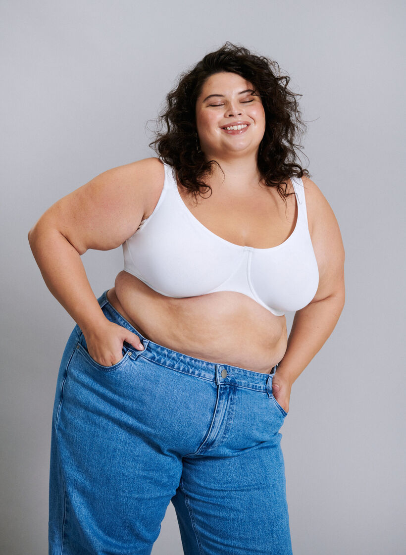 Comfort bra with underwire and moulded cups, White, Image image number 0