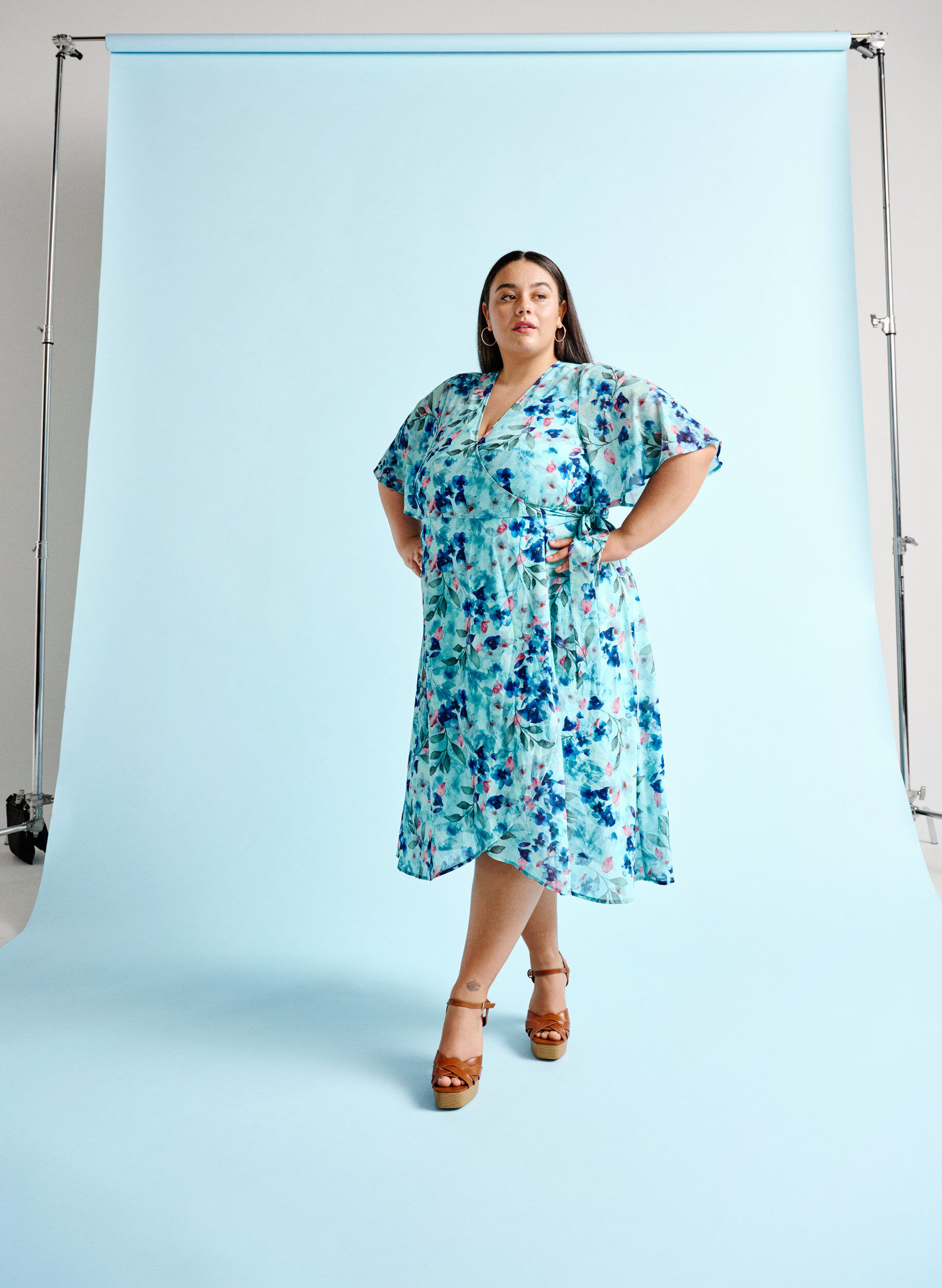 Zizzifashion Short-sleeved wrap dress with floral print, Trellis AOP, Image image number 0