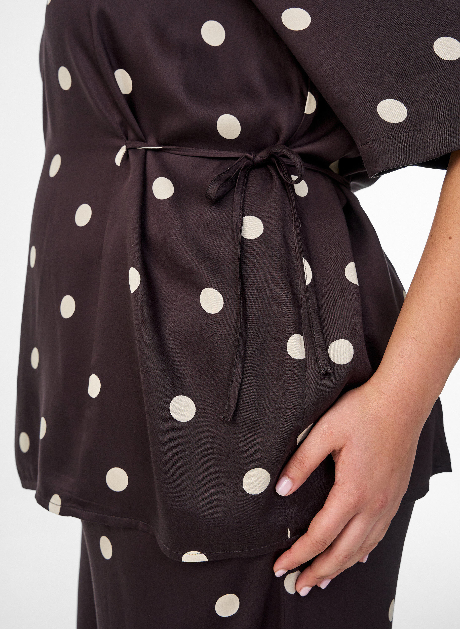 ZizzifashionPolka dot viscose blouse with V-neck and tie-fastening, Brown, Model image number 3