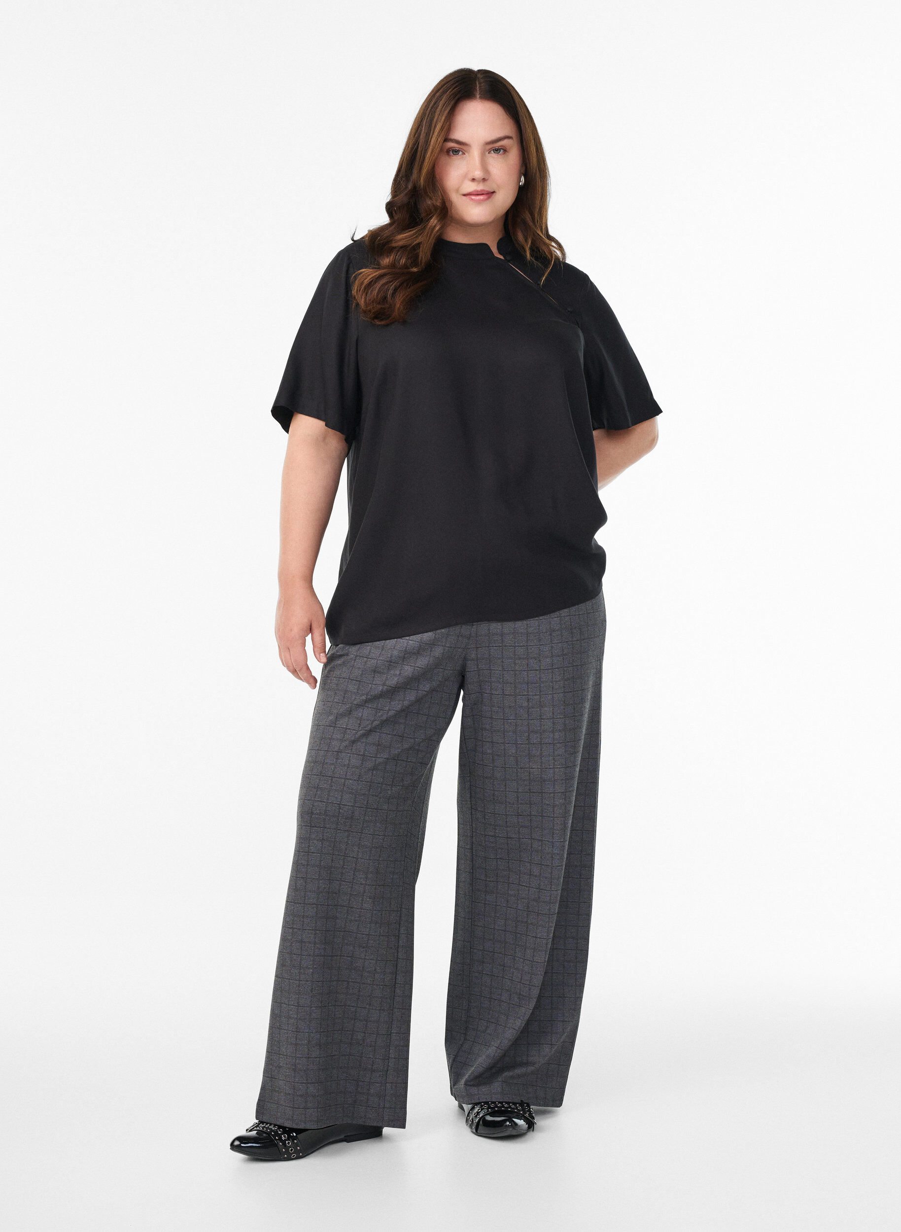 Zizzifashion Short-sleeved blouse with diagonal button fastening, Black, Model image number 1