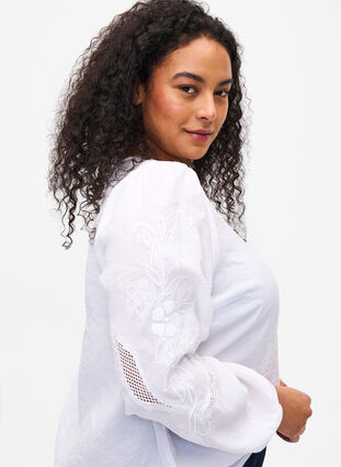 Blouse in TENCEL™ Modal with embroidery details, Bright White, Model image number 2