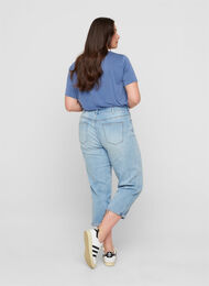 7/8 jeans with rolled up hems and high waist, Light blue denim, Model