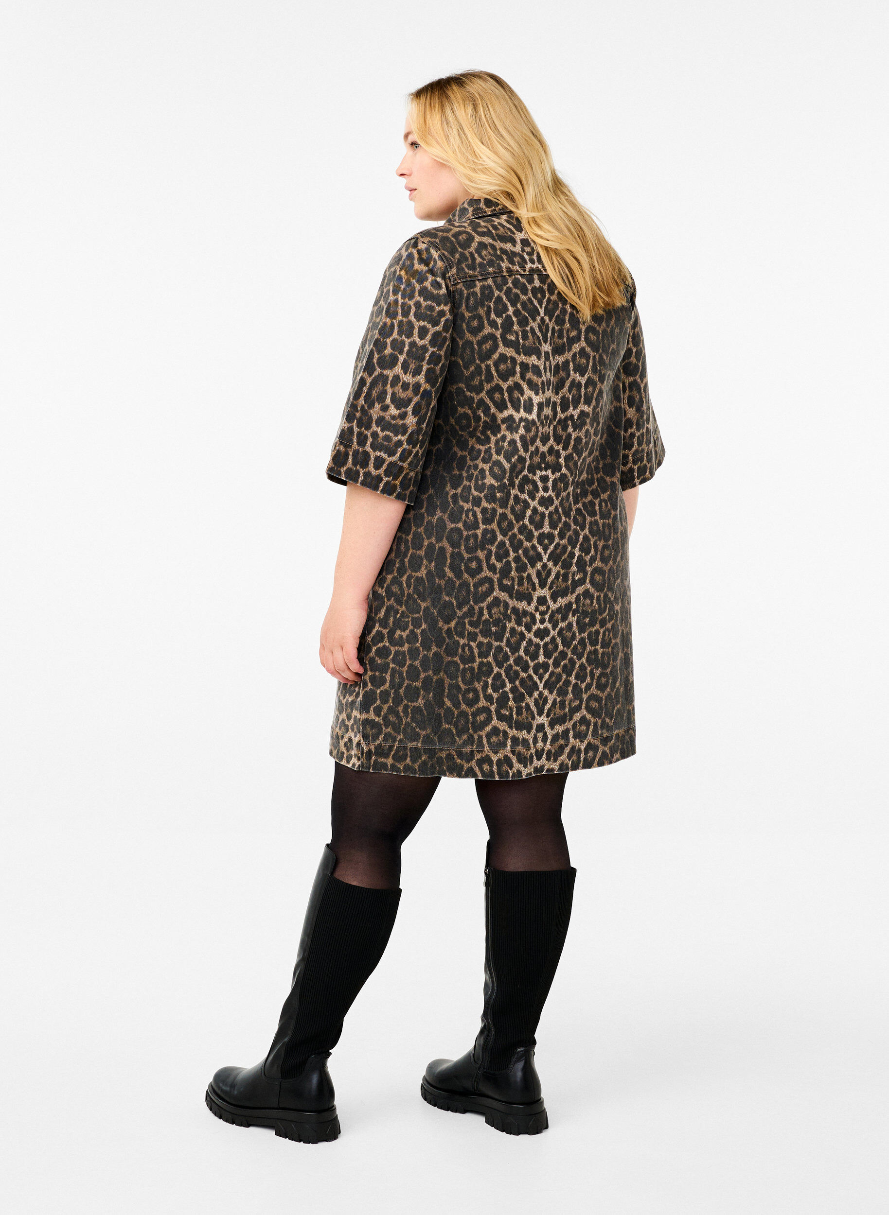 Zizzifashion Short-sleeved denim dress with leopard print, LEO AOP, Model image number 1