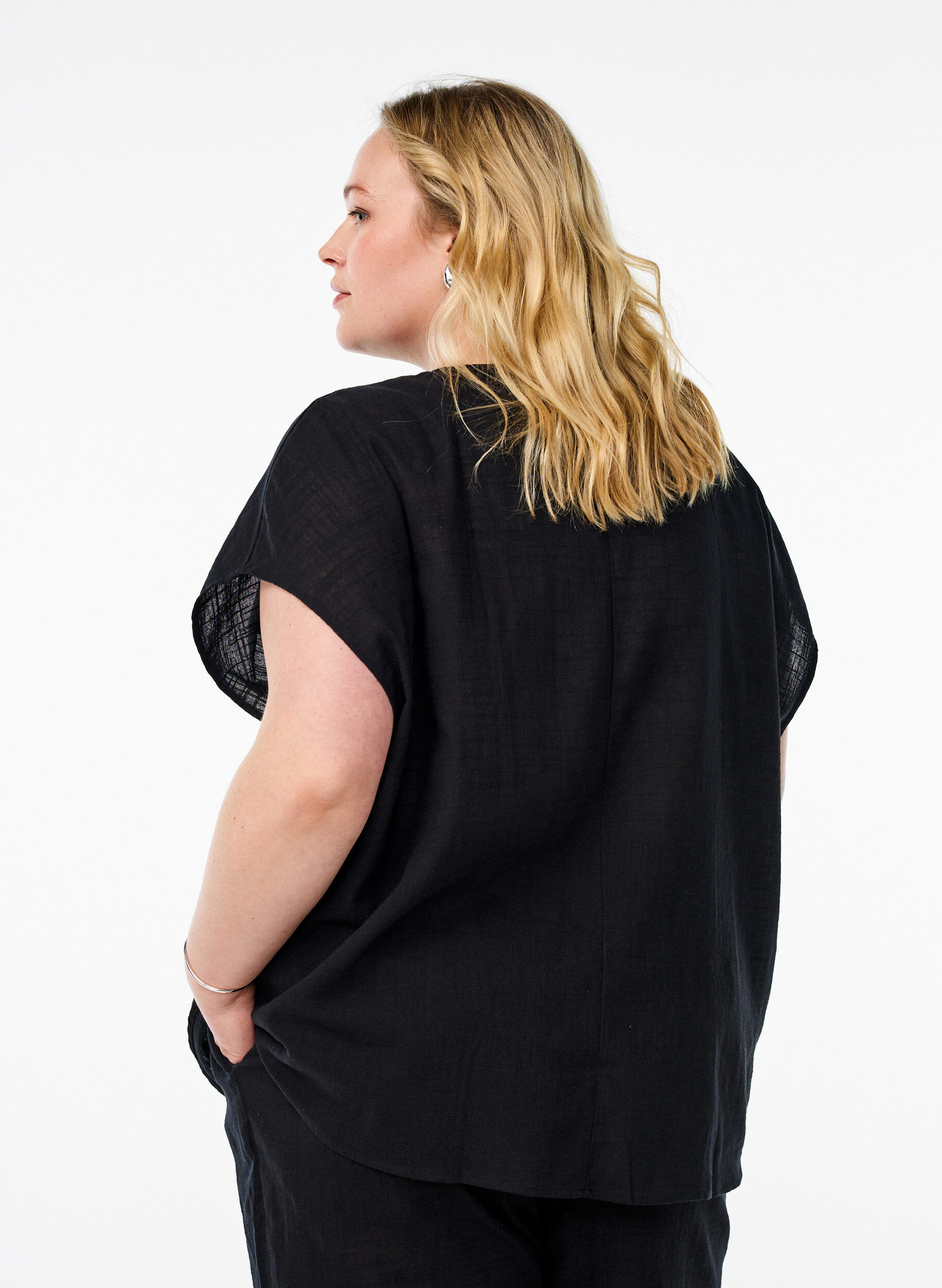 Zizzifashion FLASH - Loose blouse with cap sleeves, Black, Model image number 2