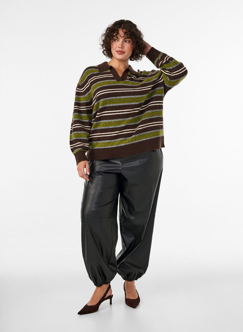 Knitted blouse with stripes and polo collar, Brown, Model