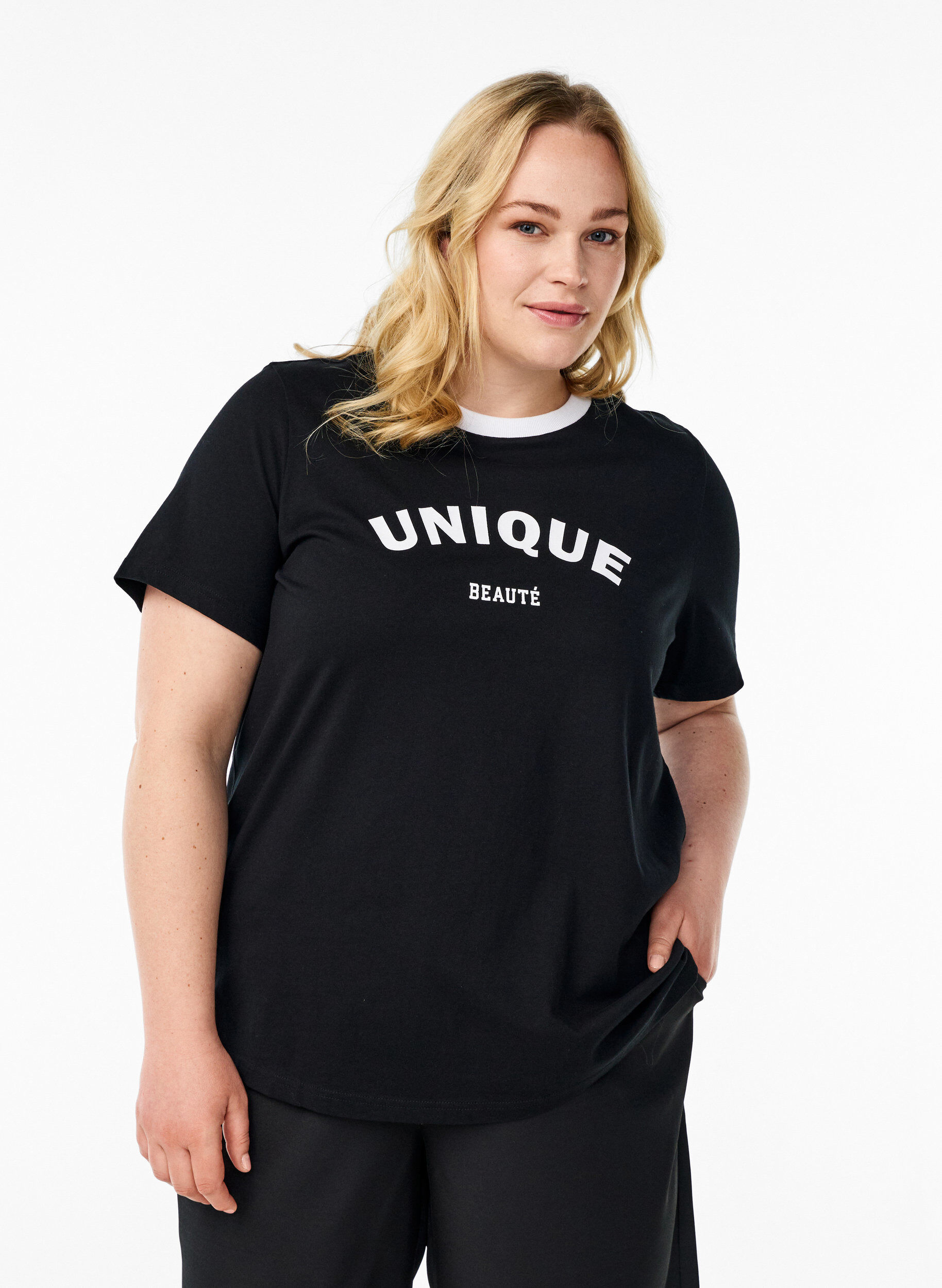 T-shirt with text print and contrast trim, Black, Model