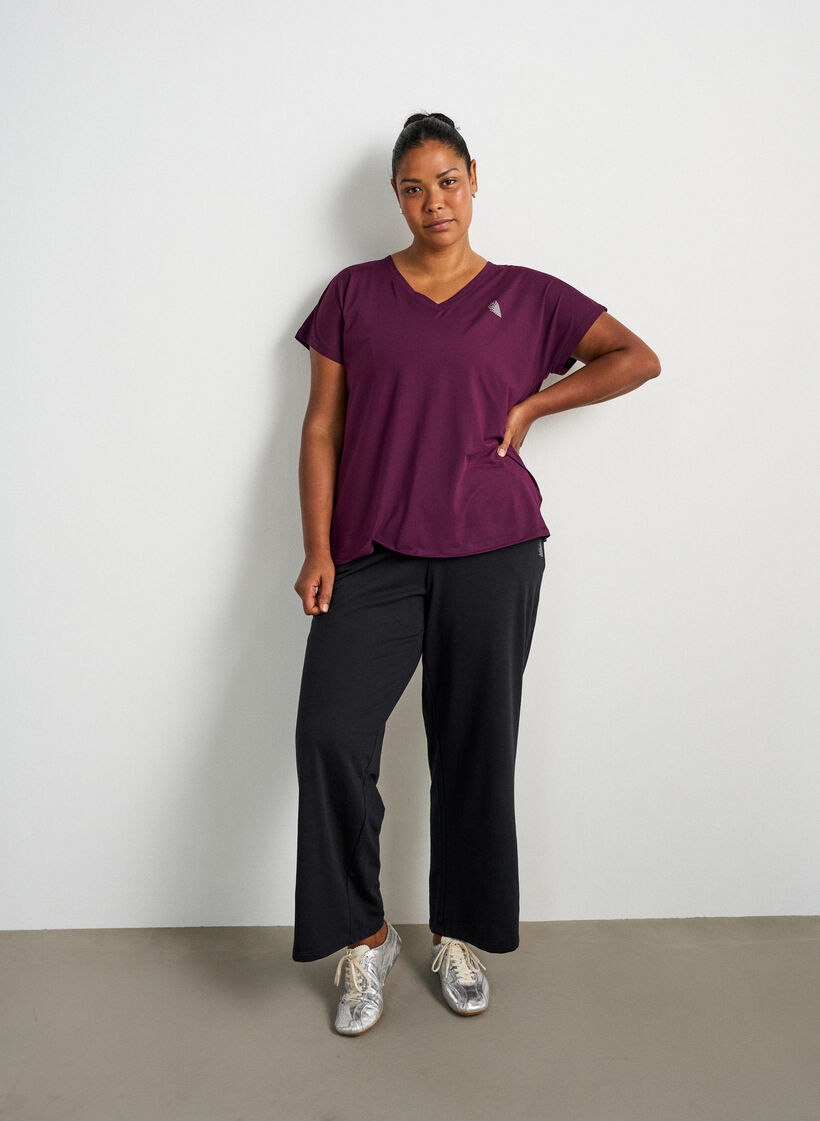 Loose training t-shirt with V-neck, Purple, Model image number 1
