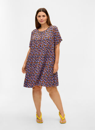 Short-sleeved viscose dress with A-line cut, Purple Ditsy Flower, Model image number 2
