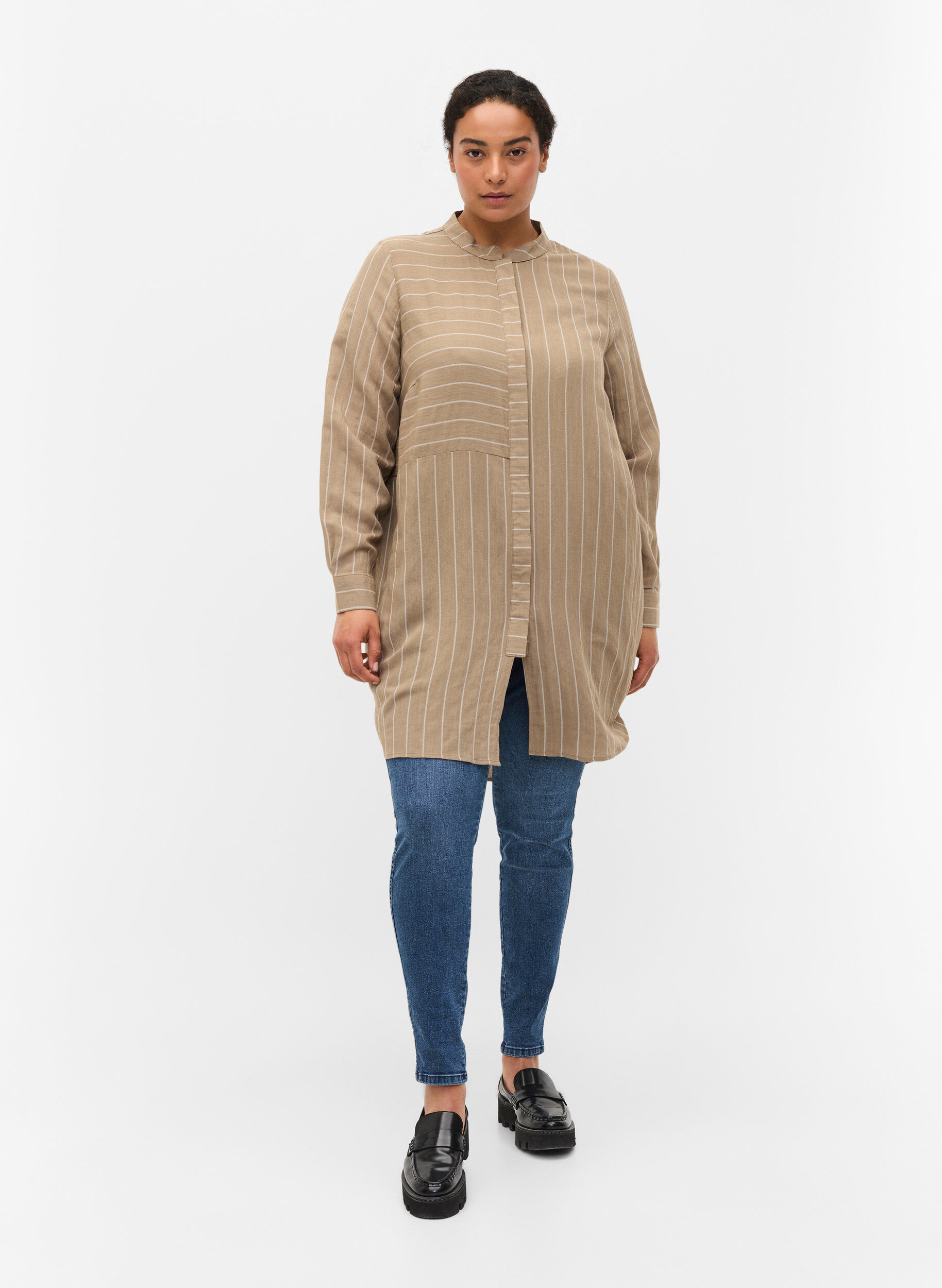 Zizzifashion Long striped shirt in a viscose mix, Timber Wolf/White, Model image number 2