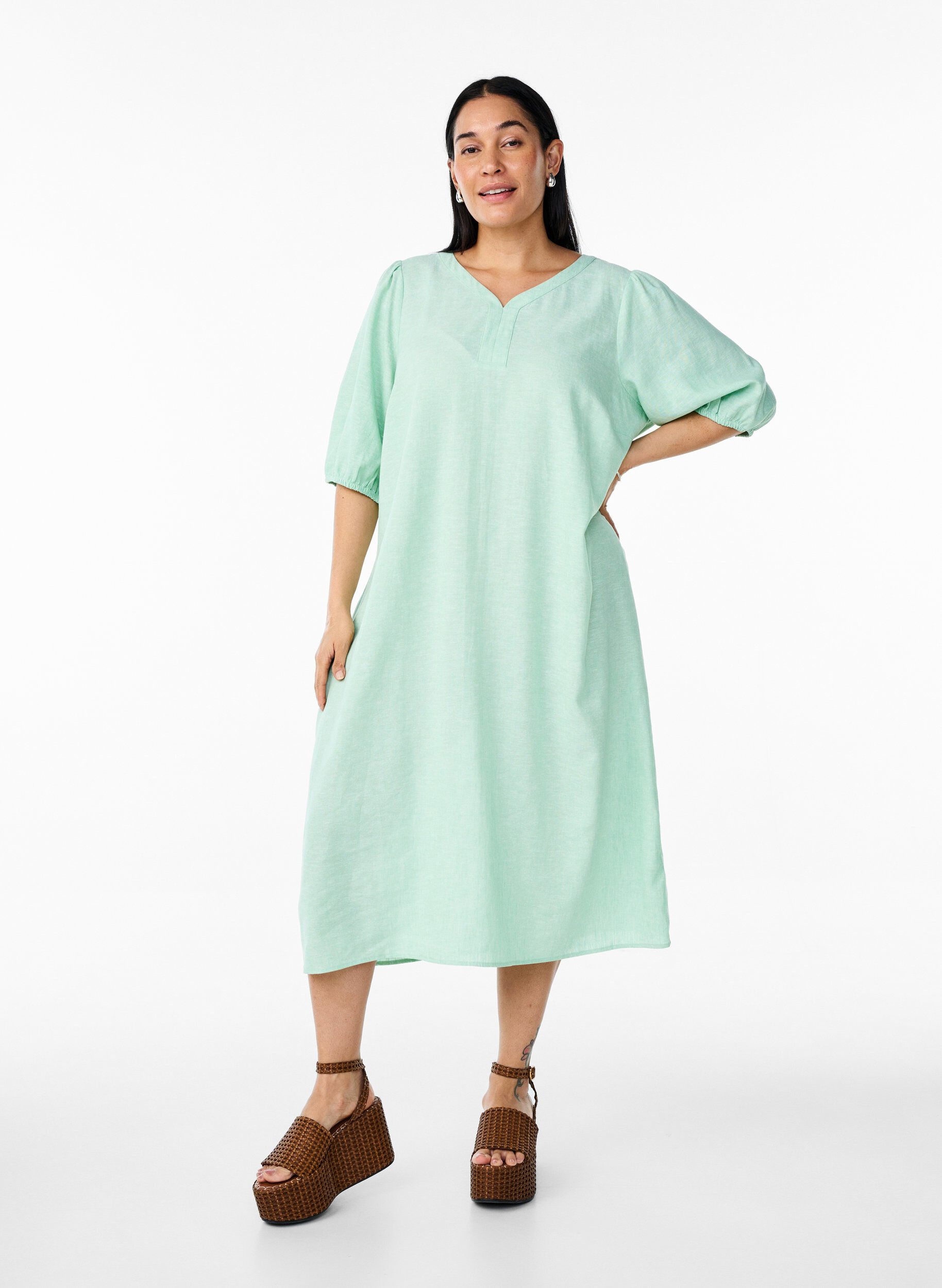 Midi dress in linen and viscose with short sleeves, Green, Model