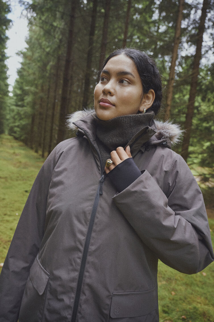 Natural warm winter style, , Model