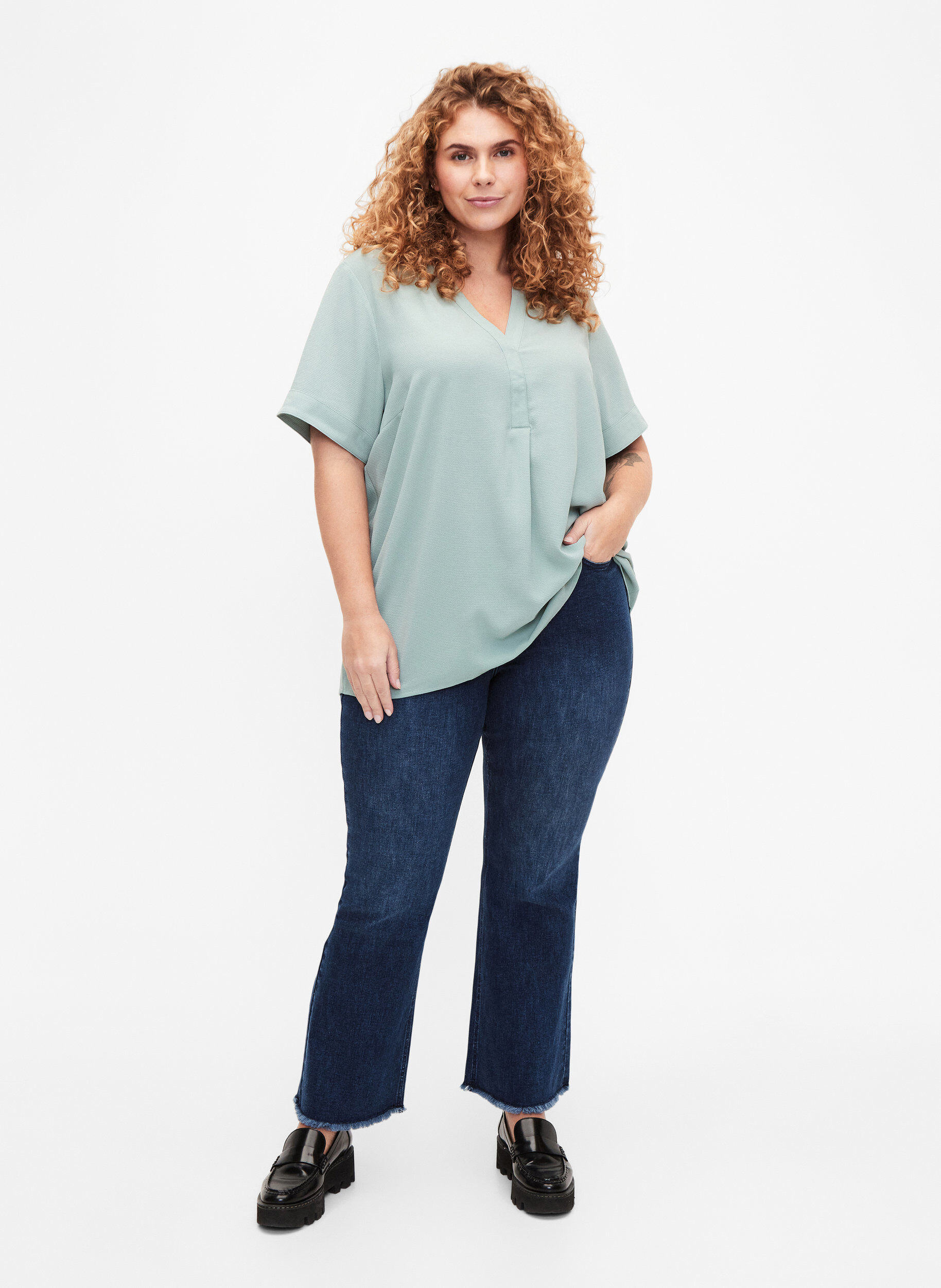 Zizzifashion Short-sleeved blouse with v-neckline, Green, Model image number 1