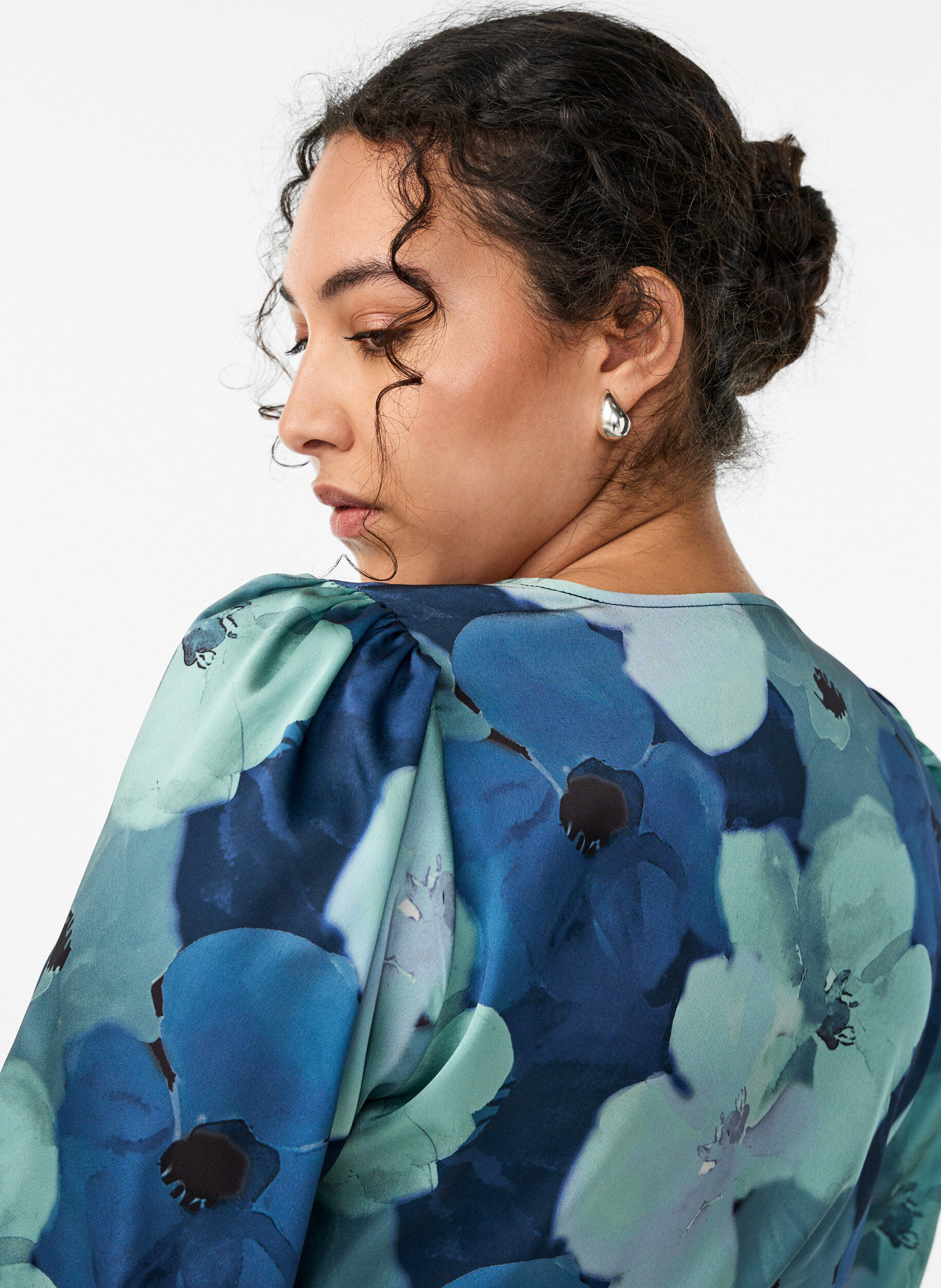 Zizzifashion Floral wrap dress with 3/4 sleeves, Mixed colours, Model image number 3