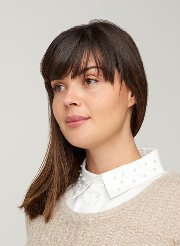 Loose, plain shirt collar with pearls, Bright White, Model image number 0