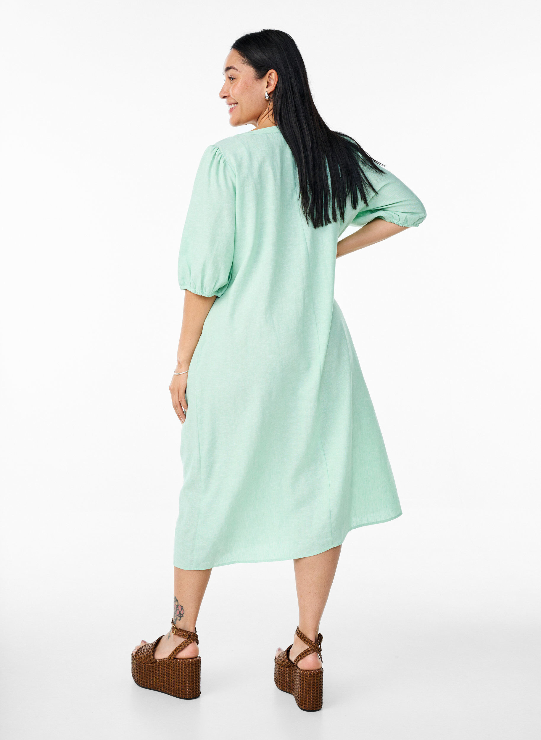 Zizzifashion Midi dress in linen and viscose with short sleeves, Green, Model image number 1