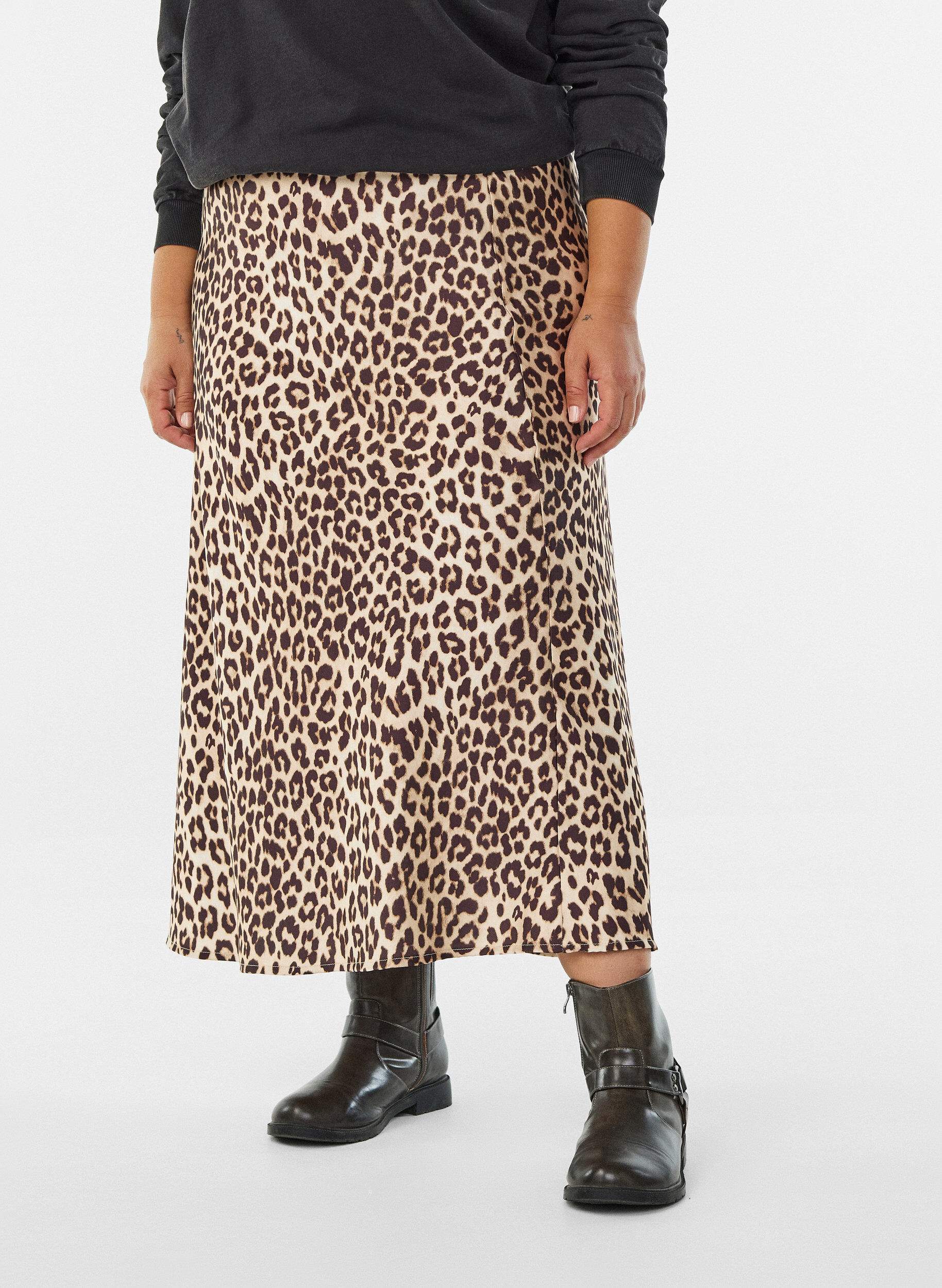 Zizzifashion Satin midi skirt, Brown, Model image number 2