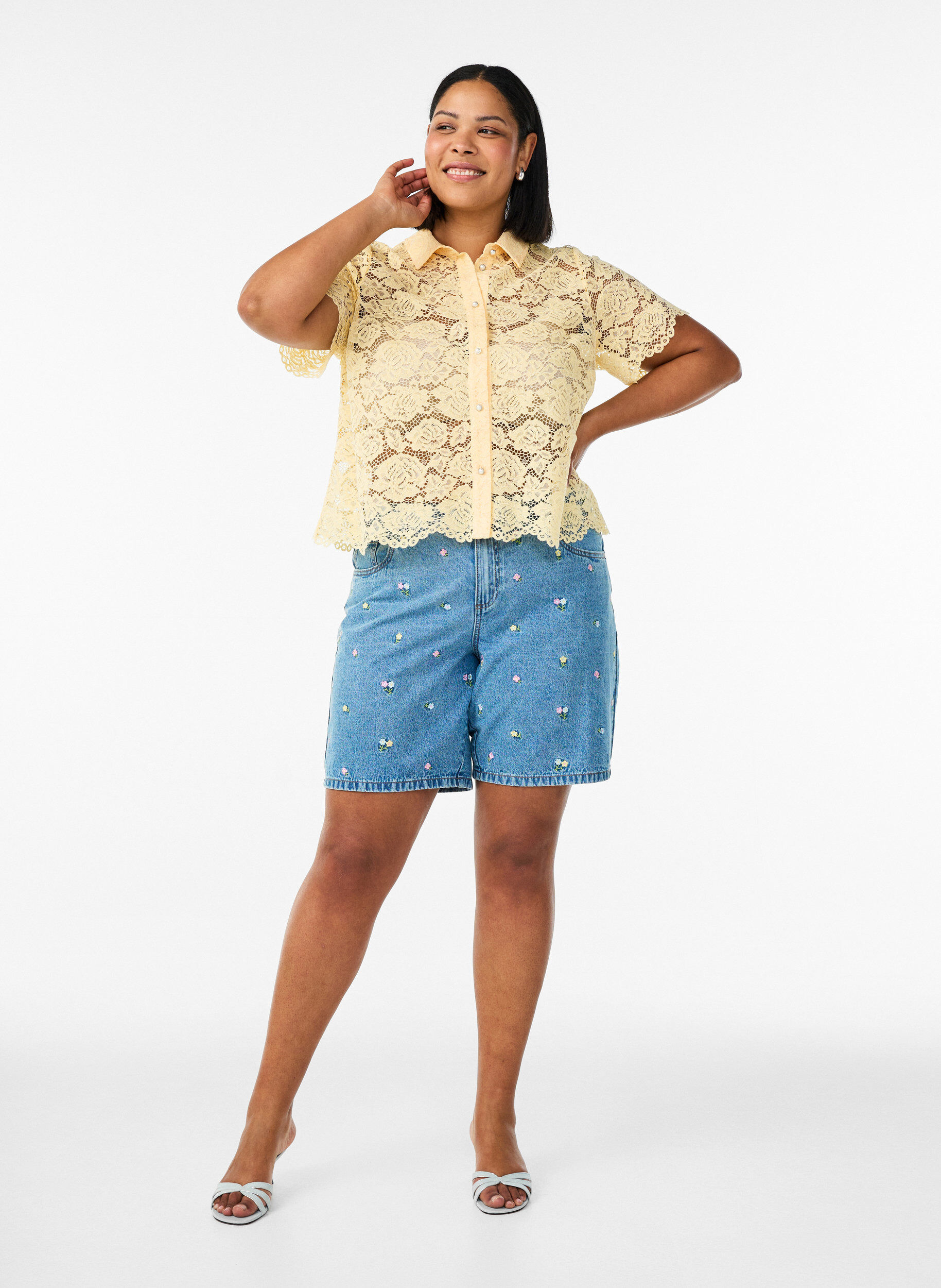 Zizzifashion Denim shorts with embroidered flowers, Light Blue, Model image number 1