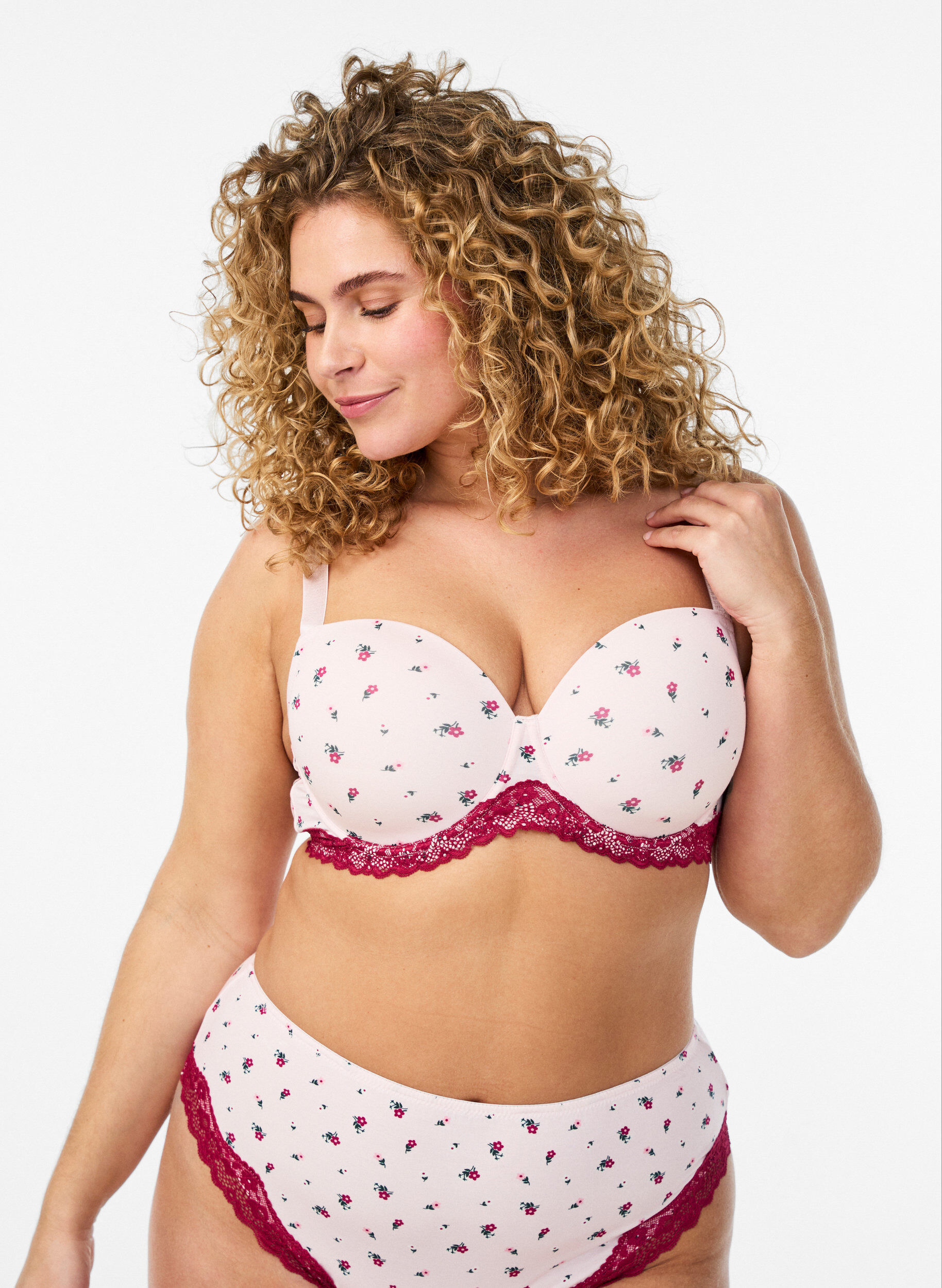 Zizzifashion Moulded bra with floral print and lace, Rose, Model image number 0