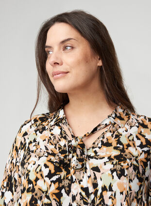 Long-sleeved visocse tunic with print, Flower AOP, Model image number 2