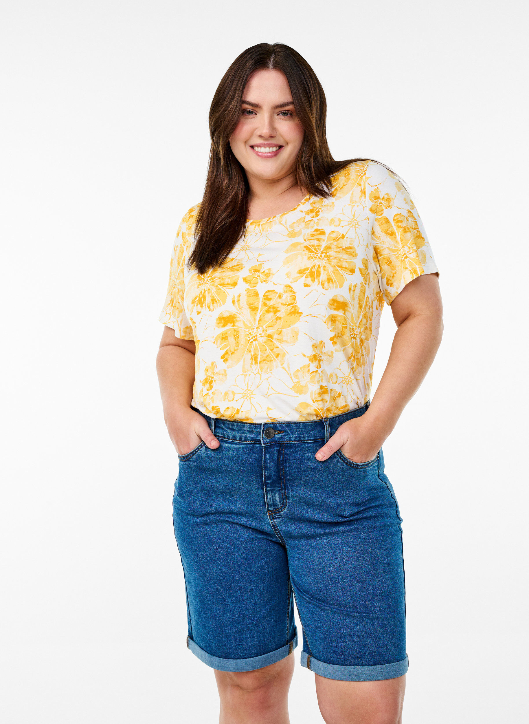 Fitted denim shorts with a high waist, Blue, Model