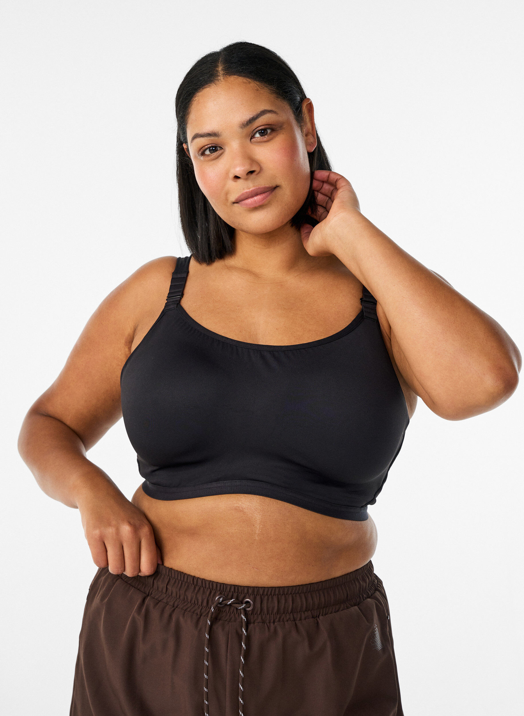 Zizzifashion High support sports bra with underwire and padded straps, Black, Model image number 0