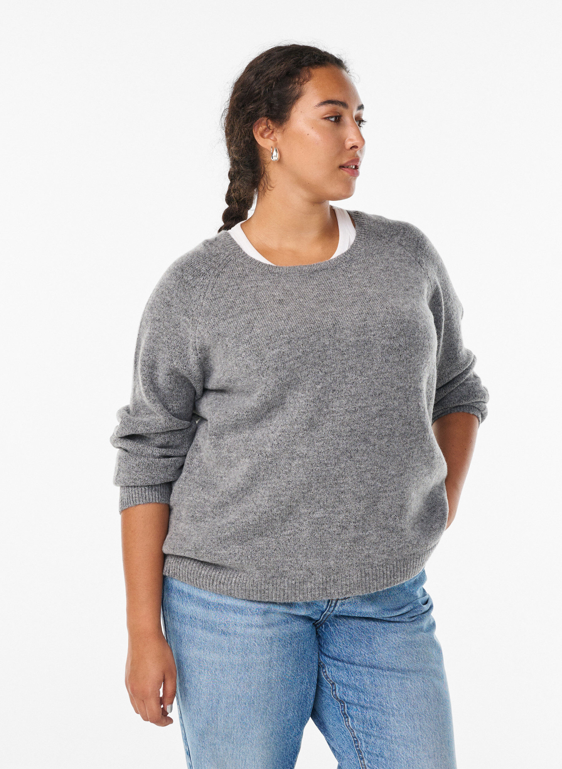 Soft knit with a round neck, Grey, Model