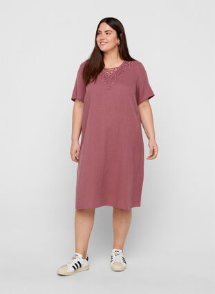 Short-sleeved cotton dress with embroidery, Rose Brown, Model image number 2