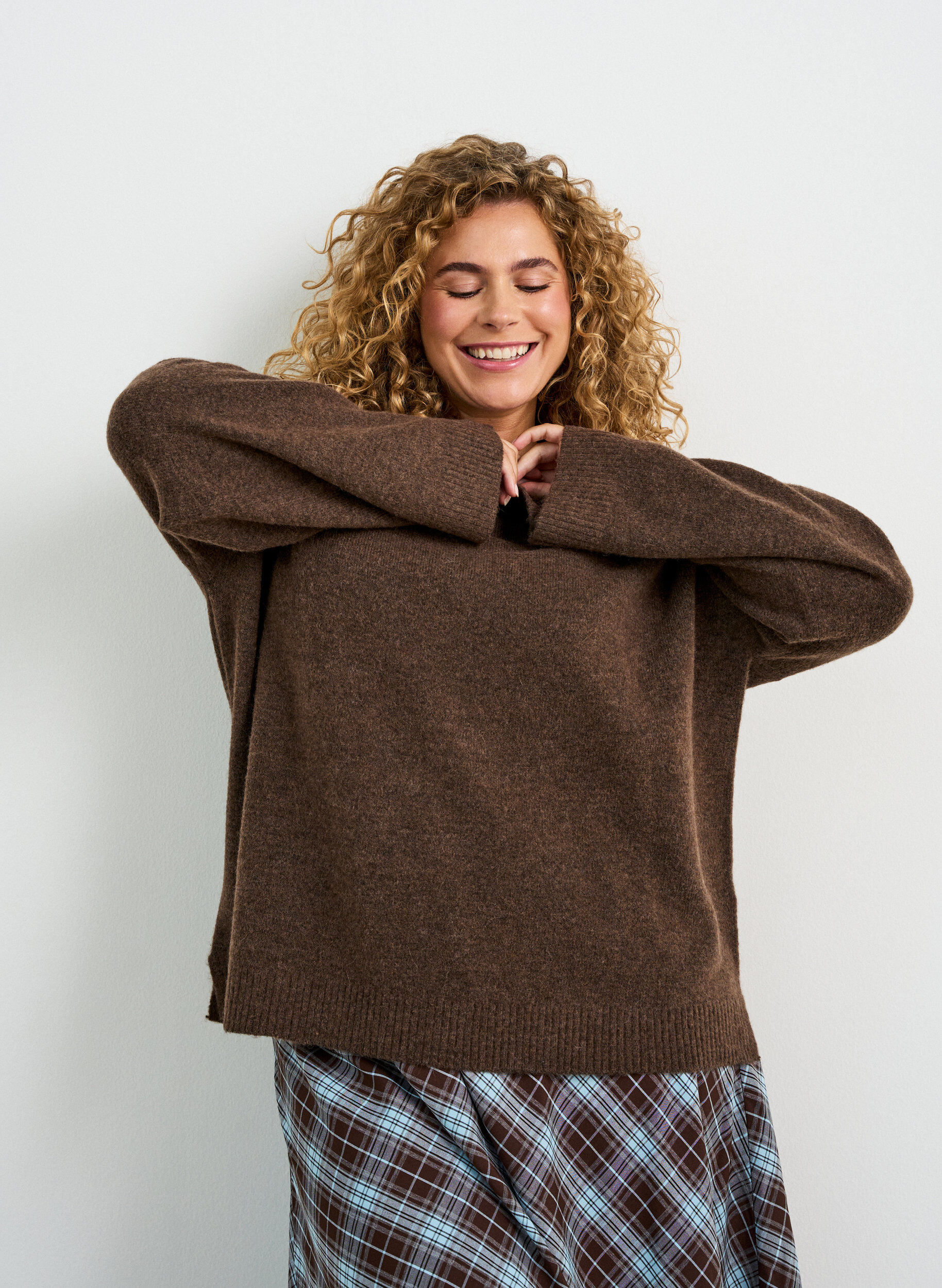 ZizzifashionLoose knitted blouse with alpaca and wool, Brown, Model image number 3