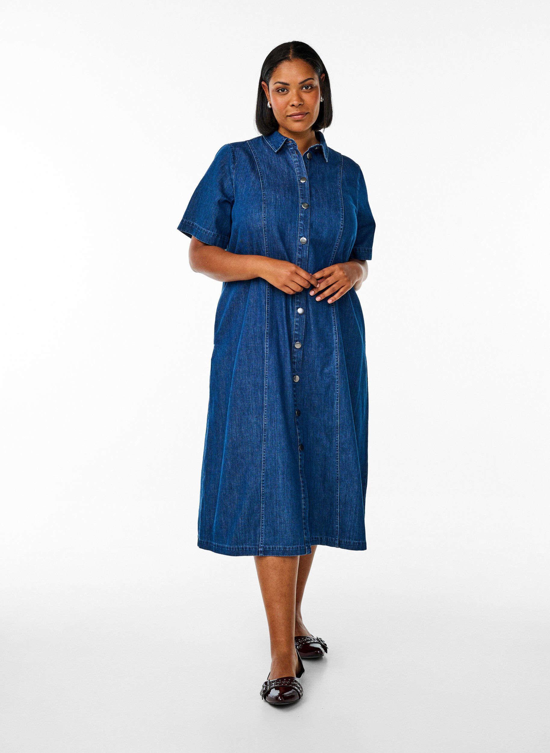 Midi-length denim shirt dress, Blue, Model